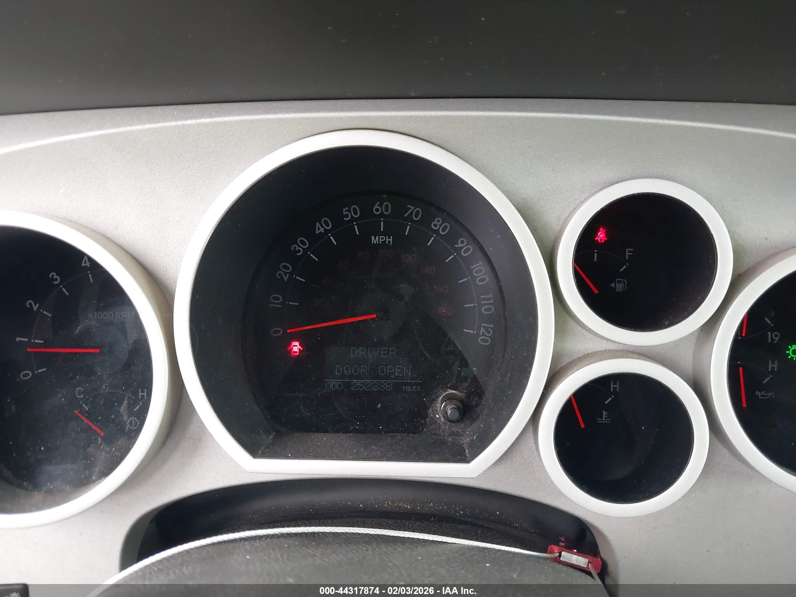 TOYOTA TUNDRA image 7