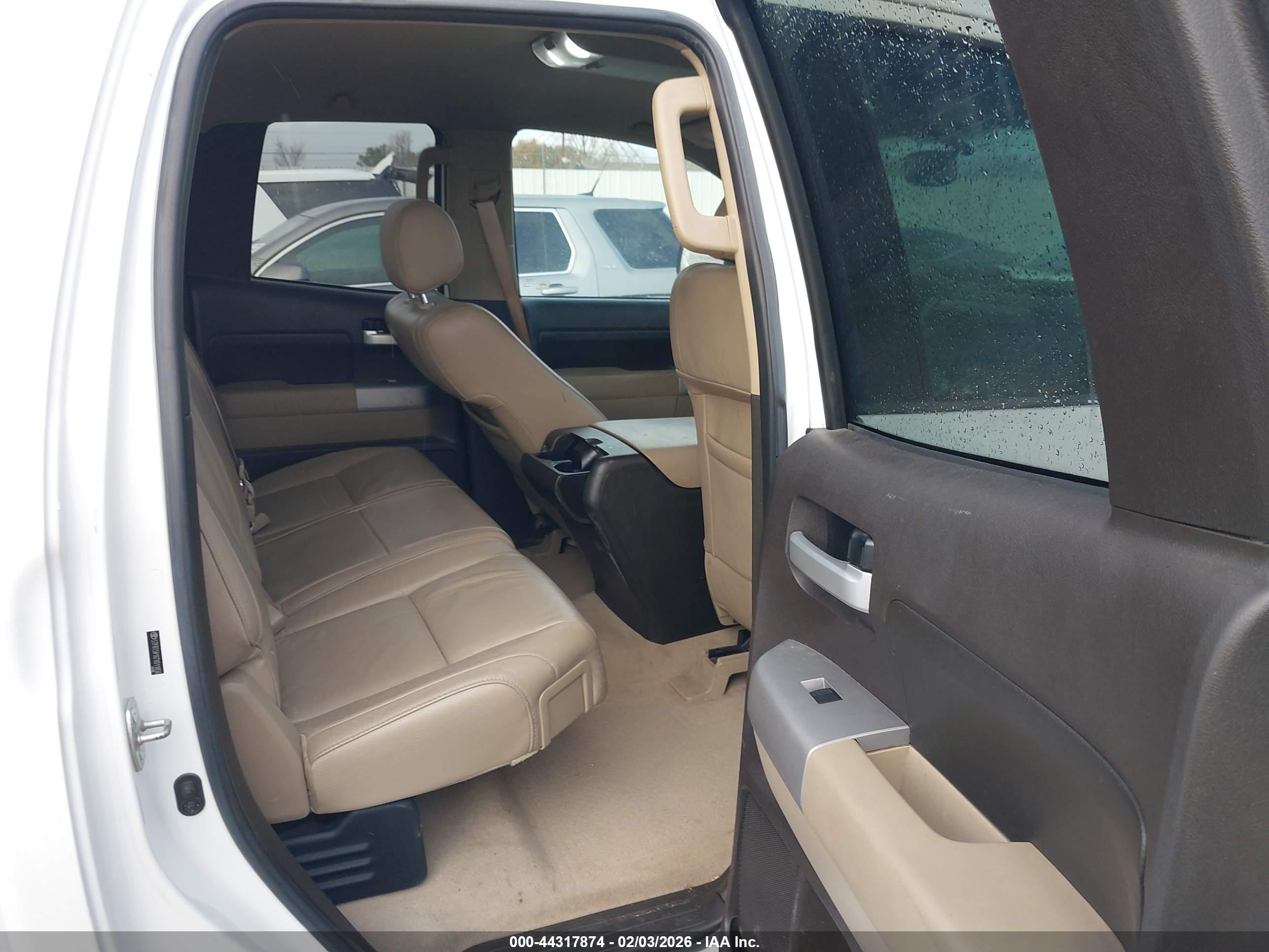 TOYOTA TUNDRA image 8