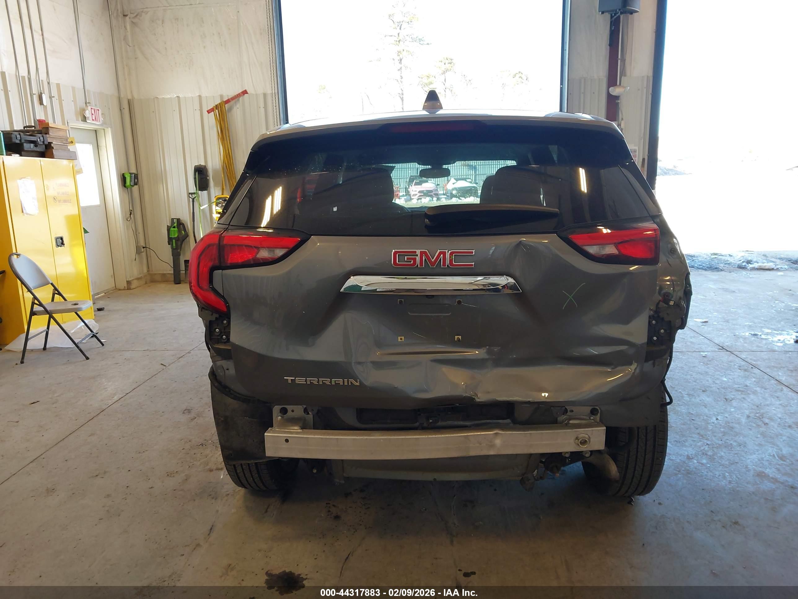 GMC TERRAIN image 6