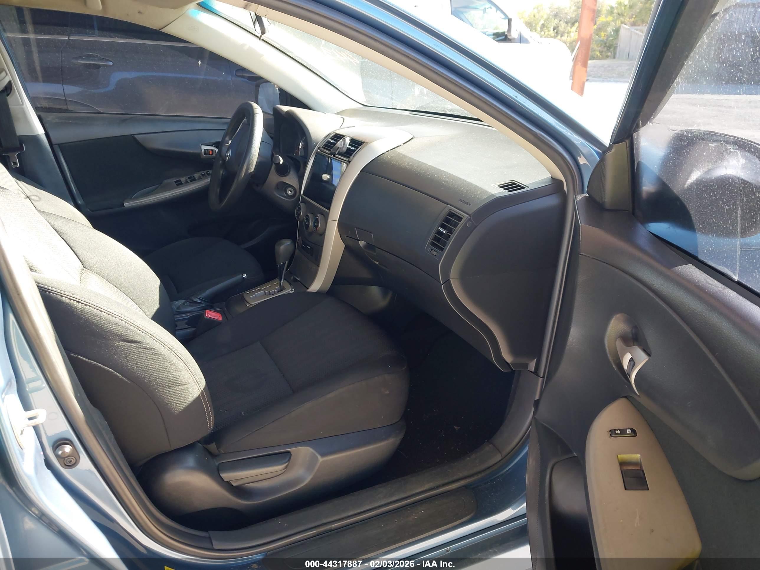 TOYOTA COROLLA image 5
