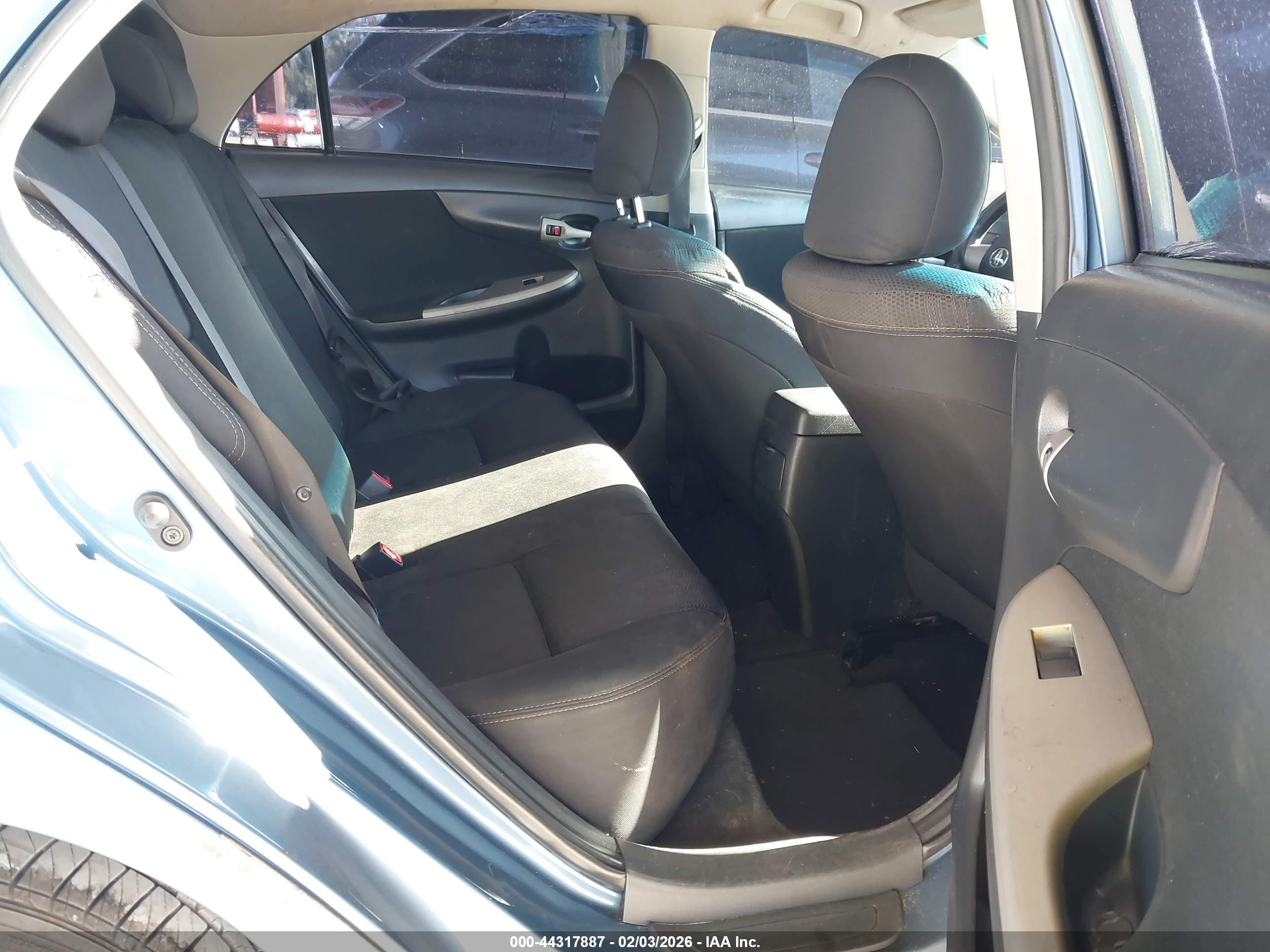 TOYOTA COROLLA image 8