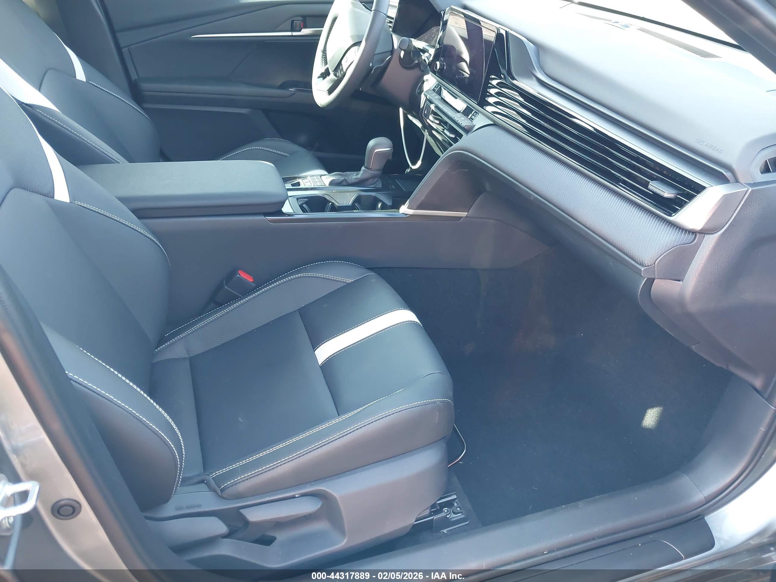 TOYOTA CAMRY image 5