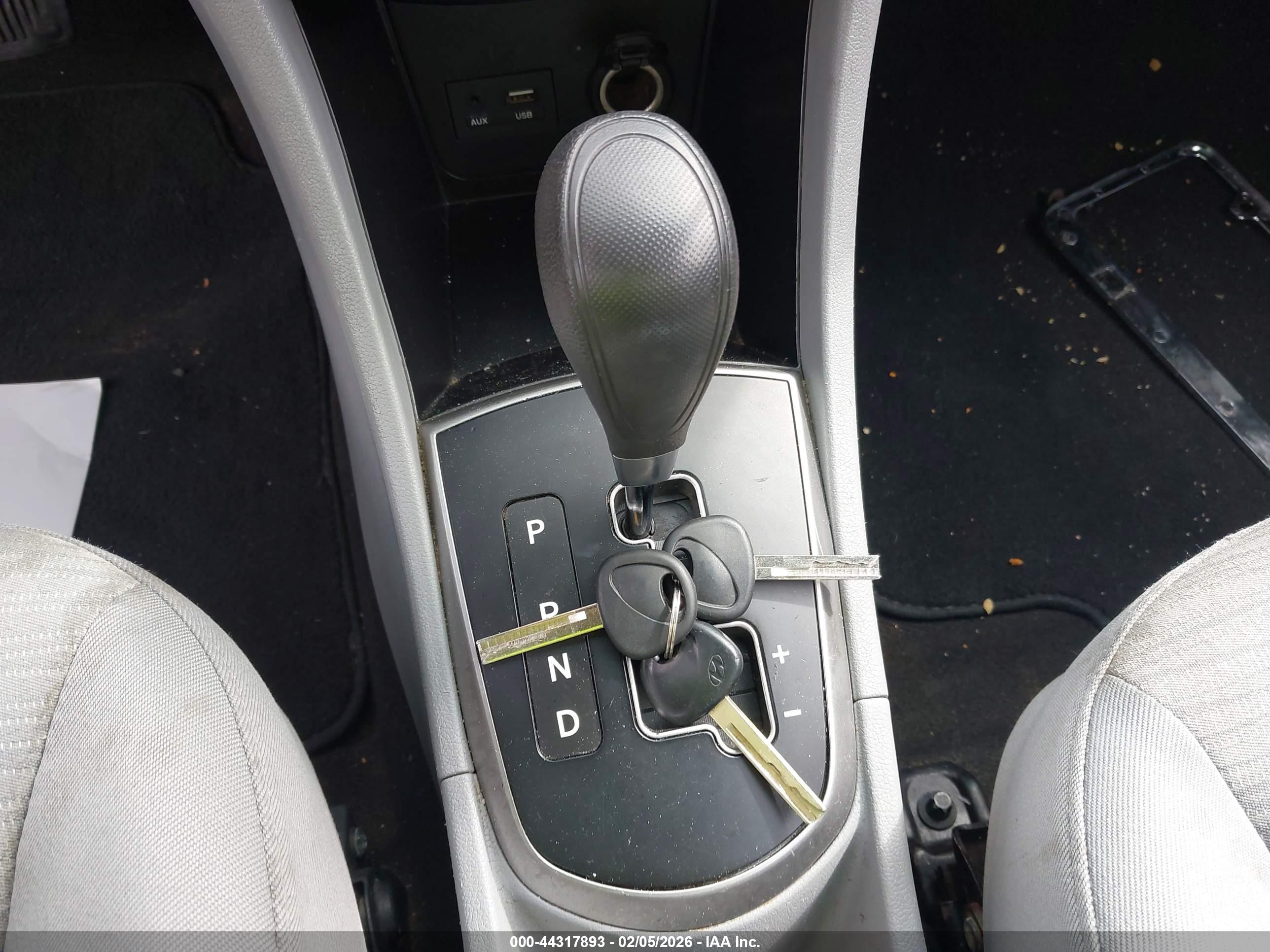 HYUNDAI ACCENT image 11
