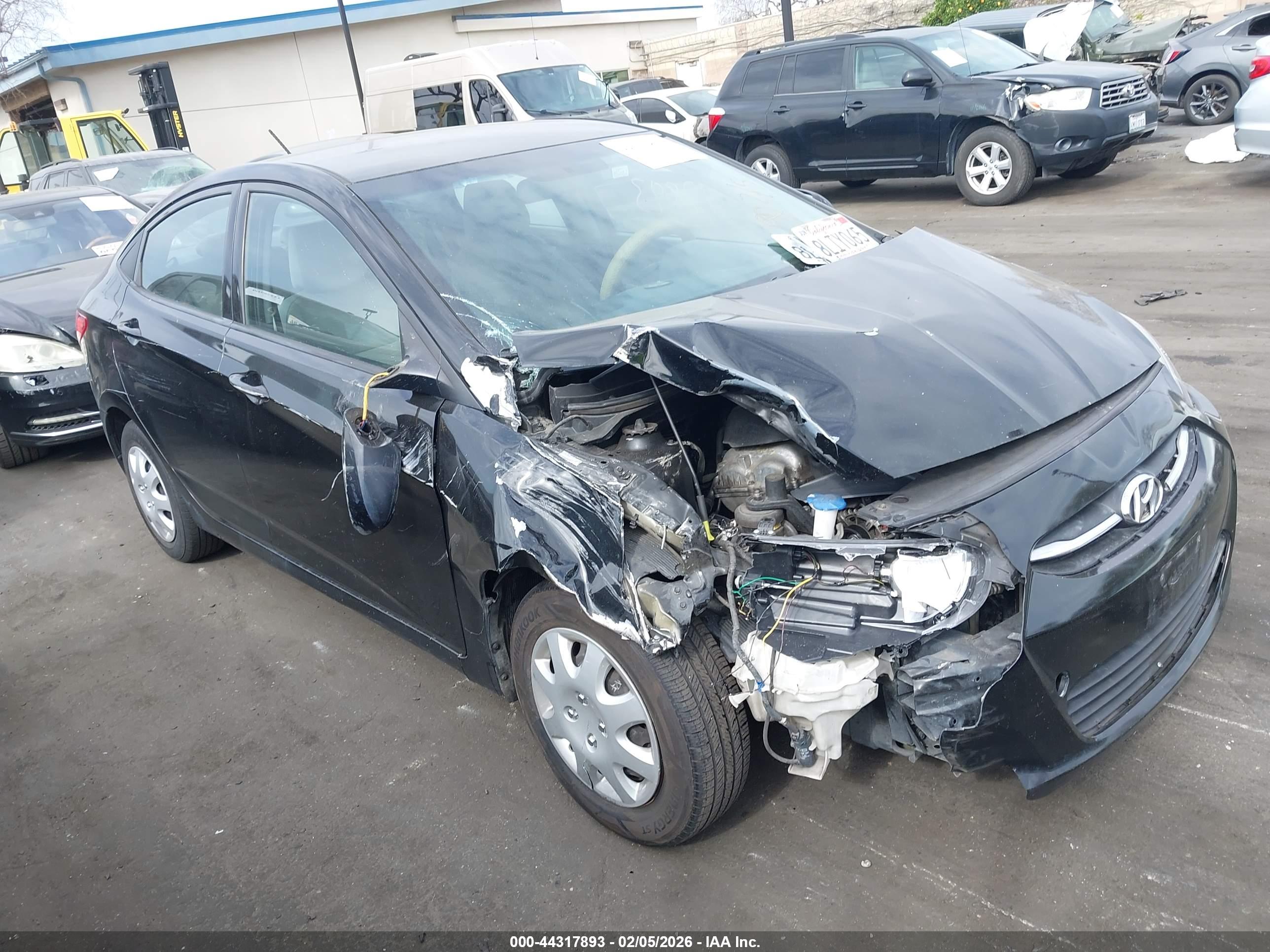 HYUNDAI ACCENT image 6