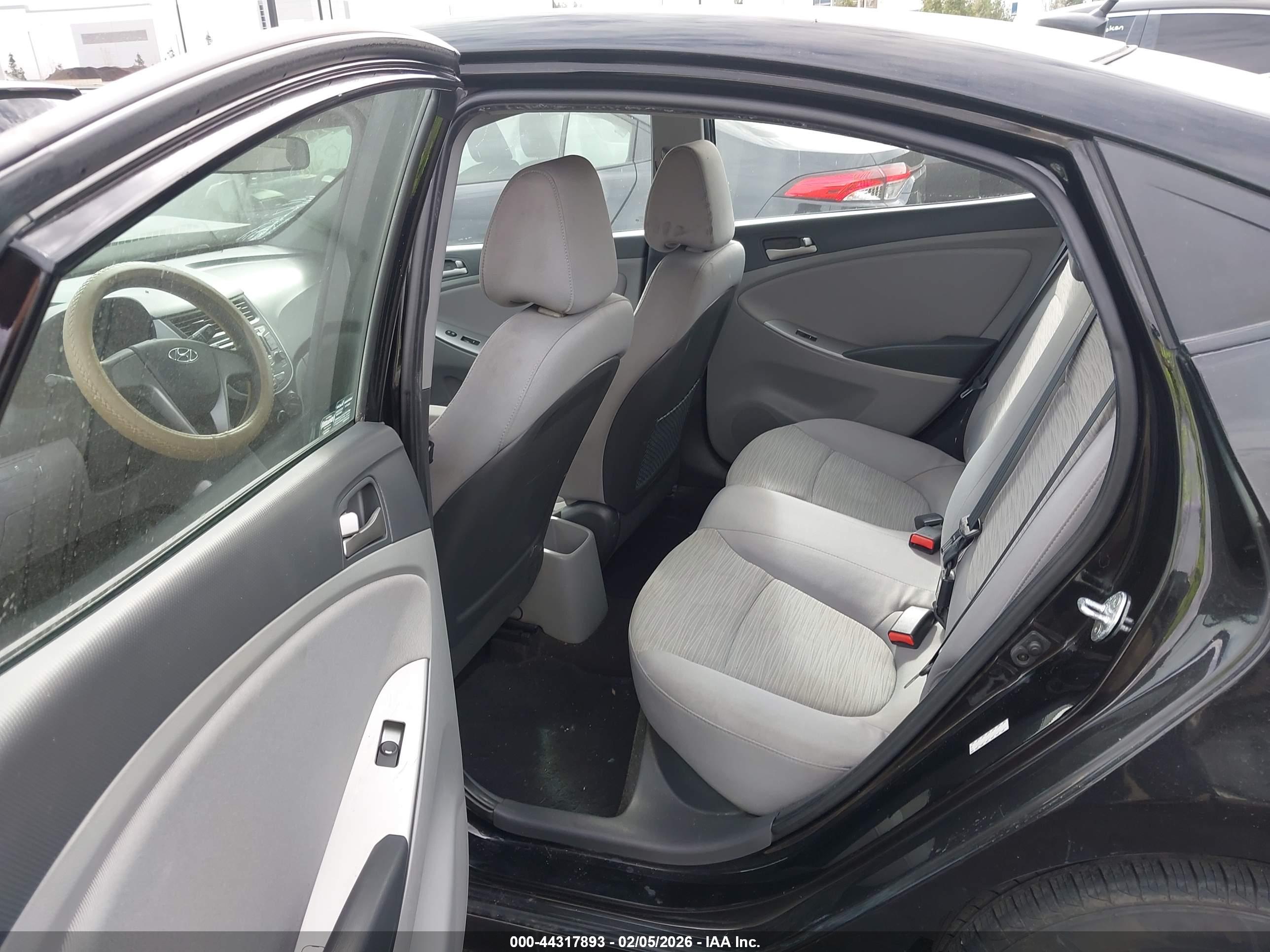 HYUNDAI ACCENT image 8