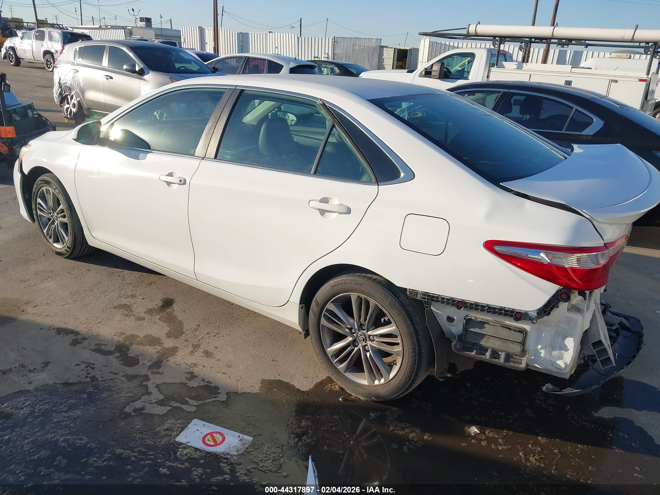 TOYOTA CAMRY image 3