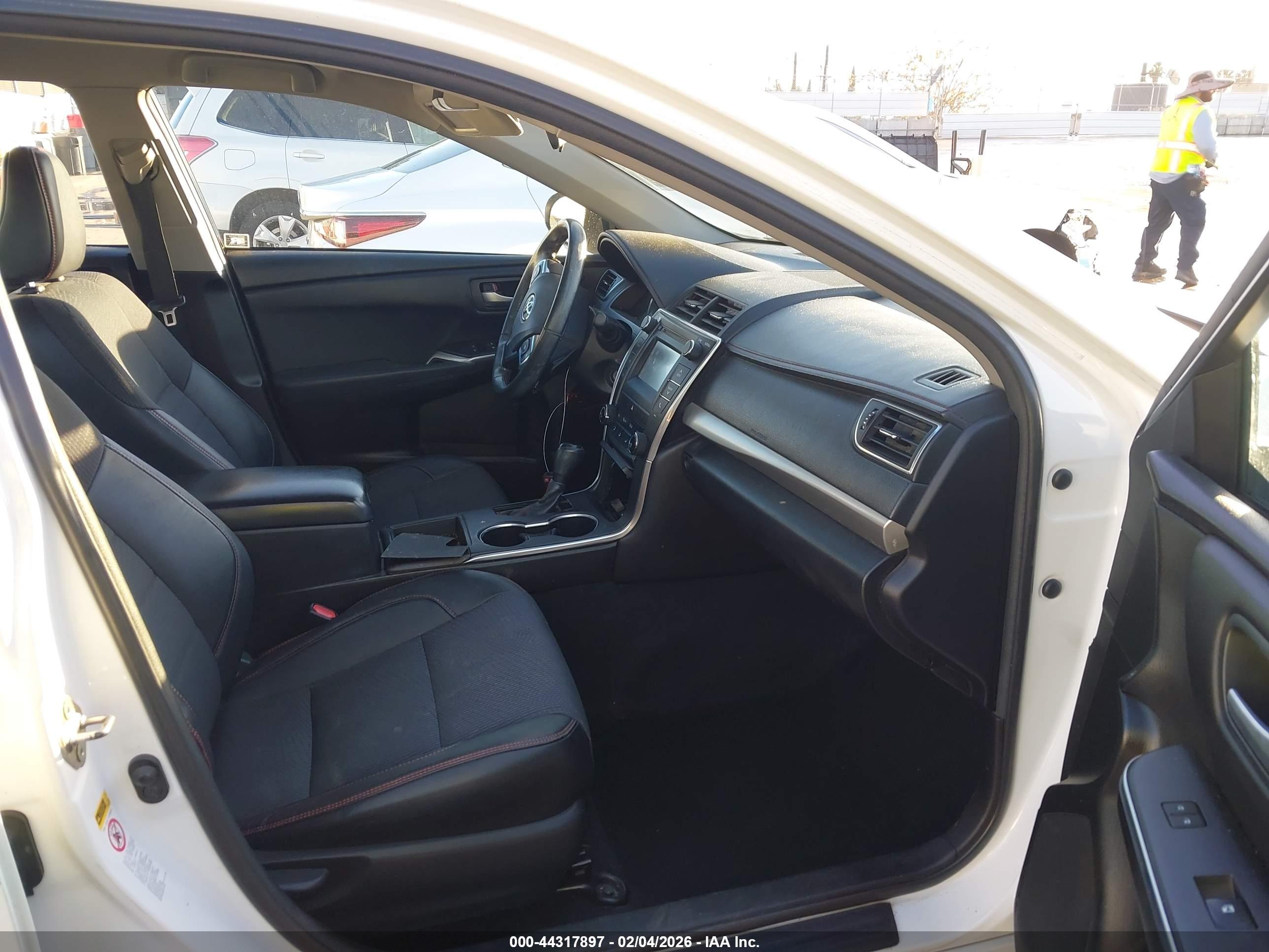 TOYOTA CAMRY image 5