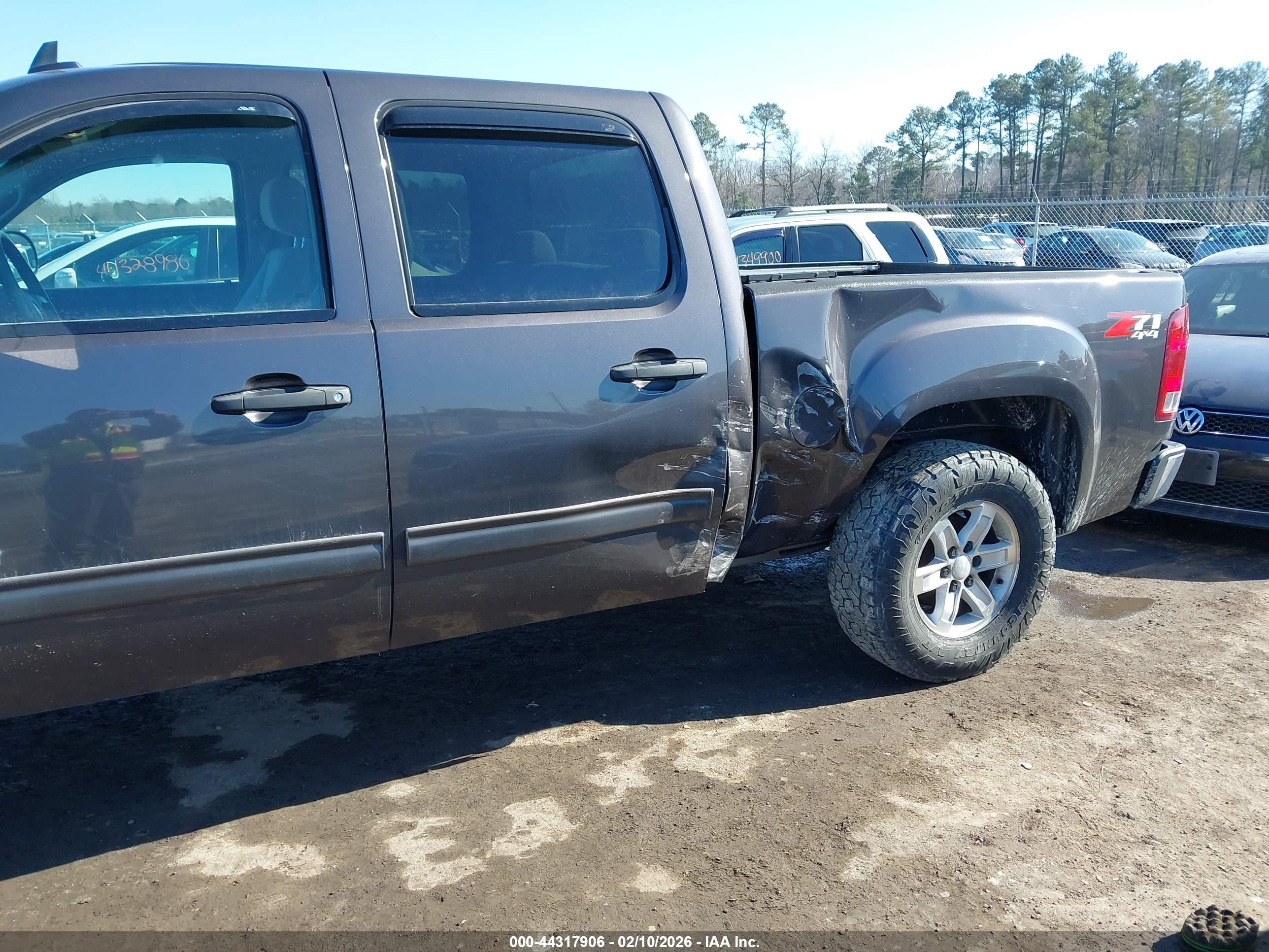 GMC SIERRA image 6