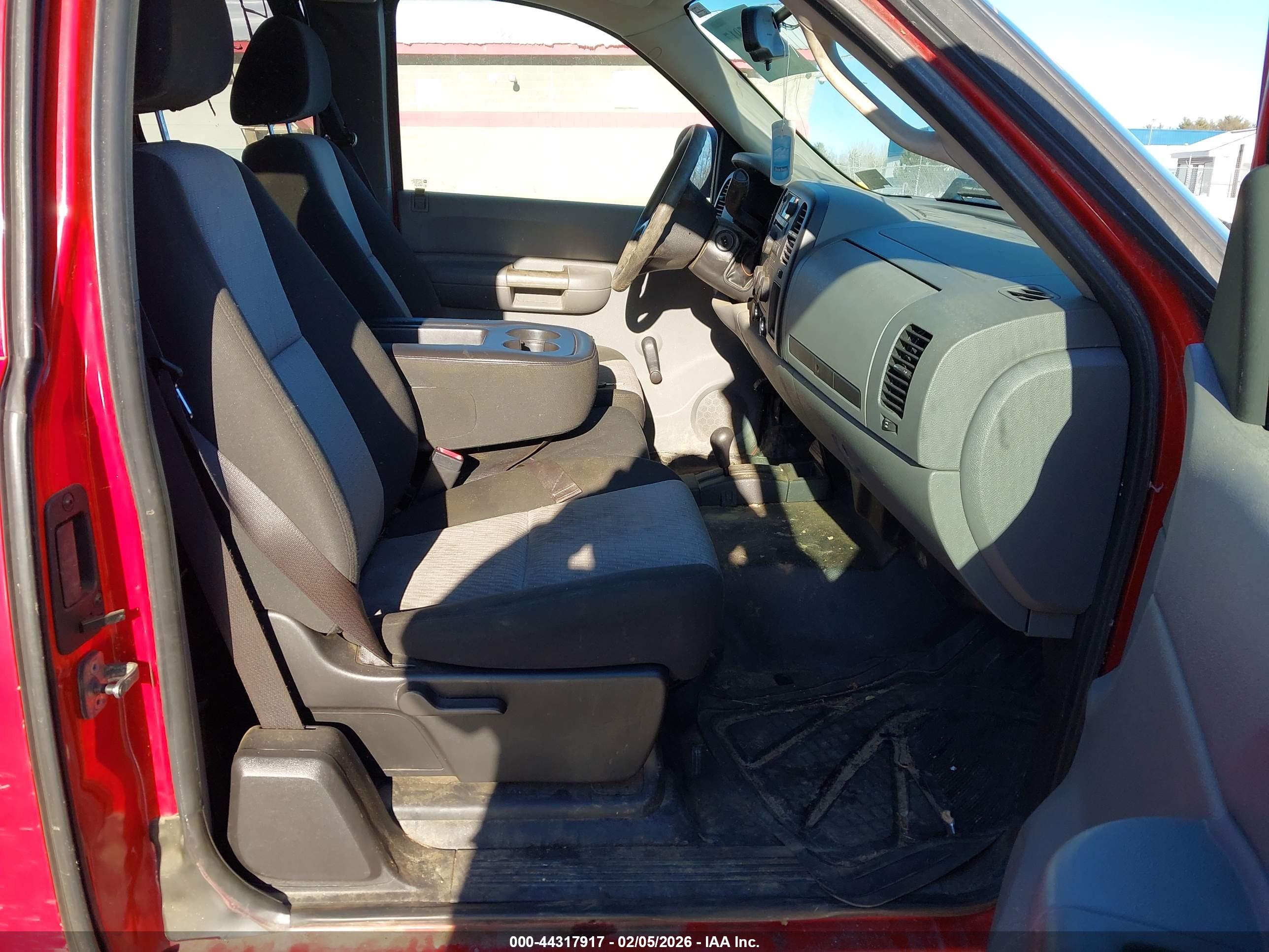 CHEVROLET SILVERADO image 5