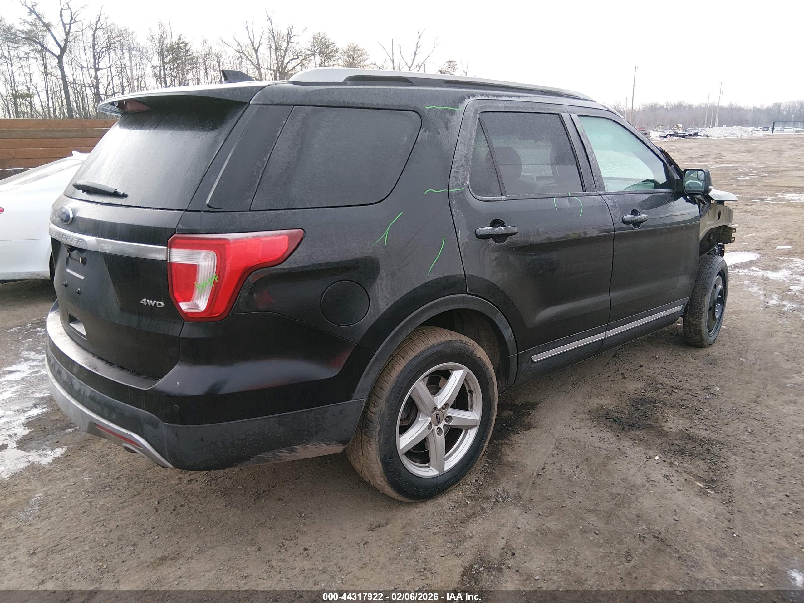 FORD EXPLORER image 4