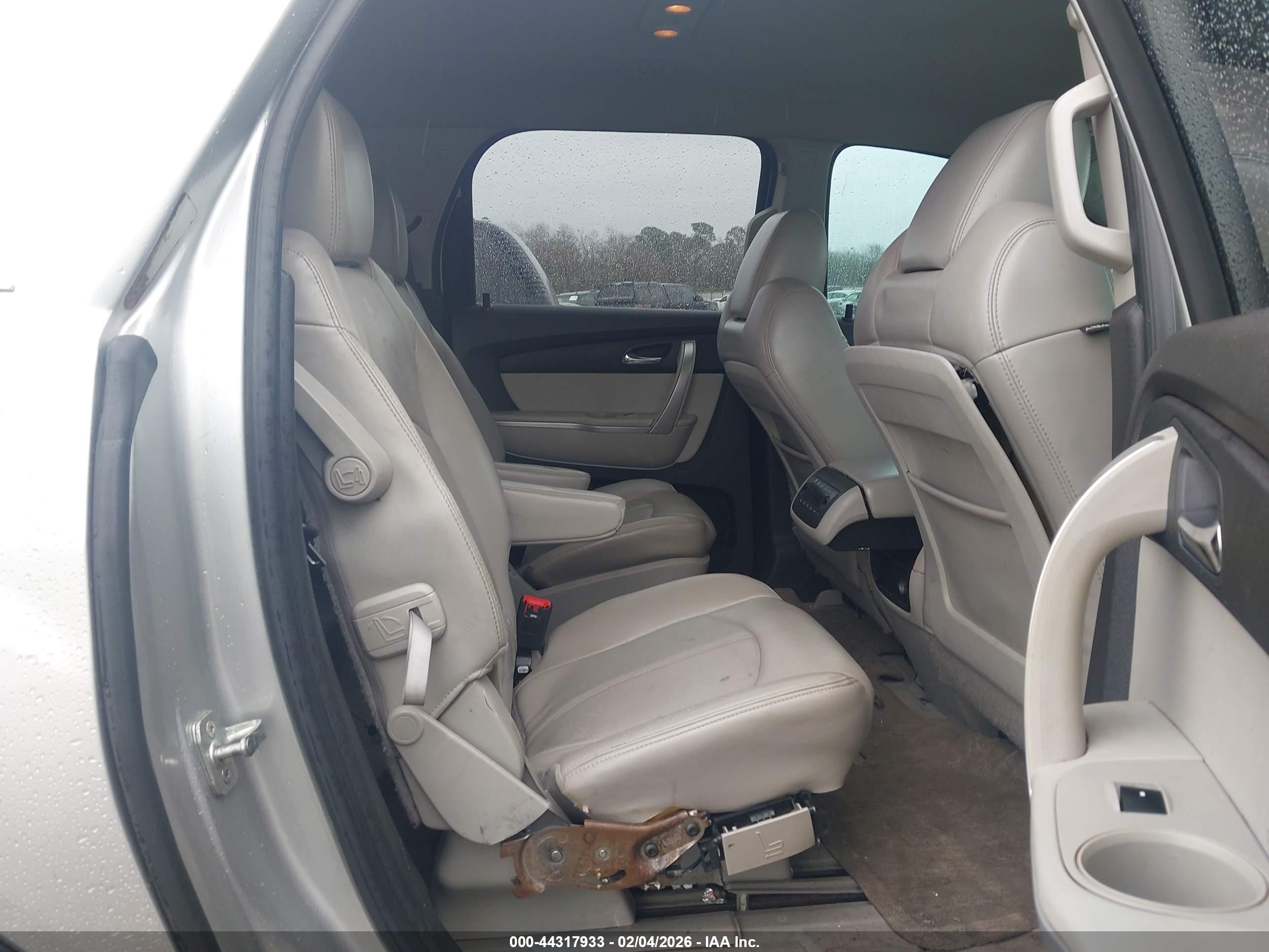 GMC ACADIA image 8