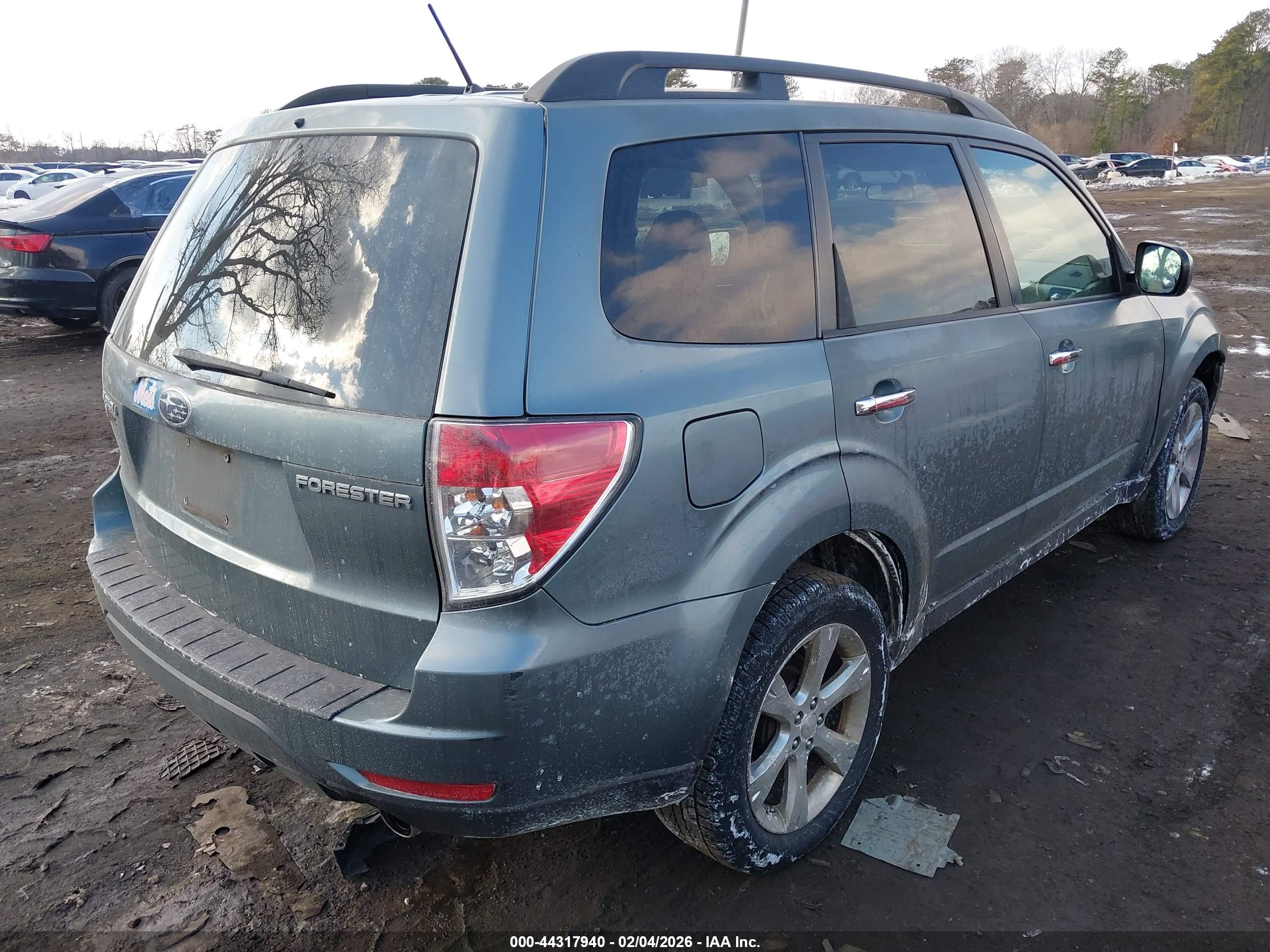 SUBARU FORESTER image 4