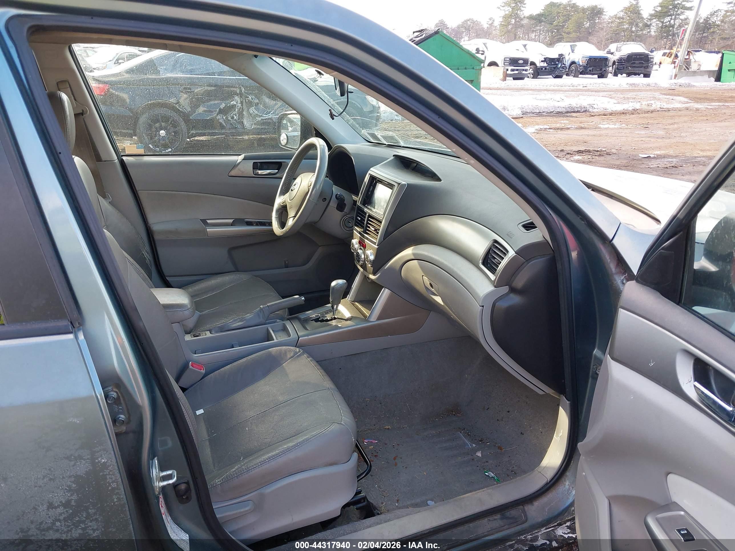 SUBARU FORESTER image 5