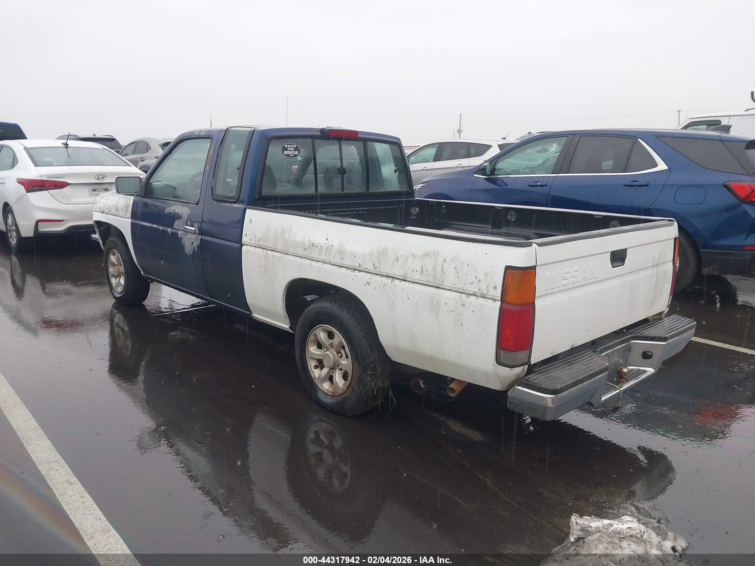 NISSAN TRUCK image 3