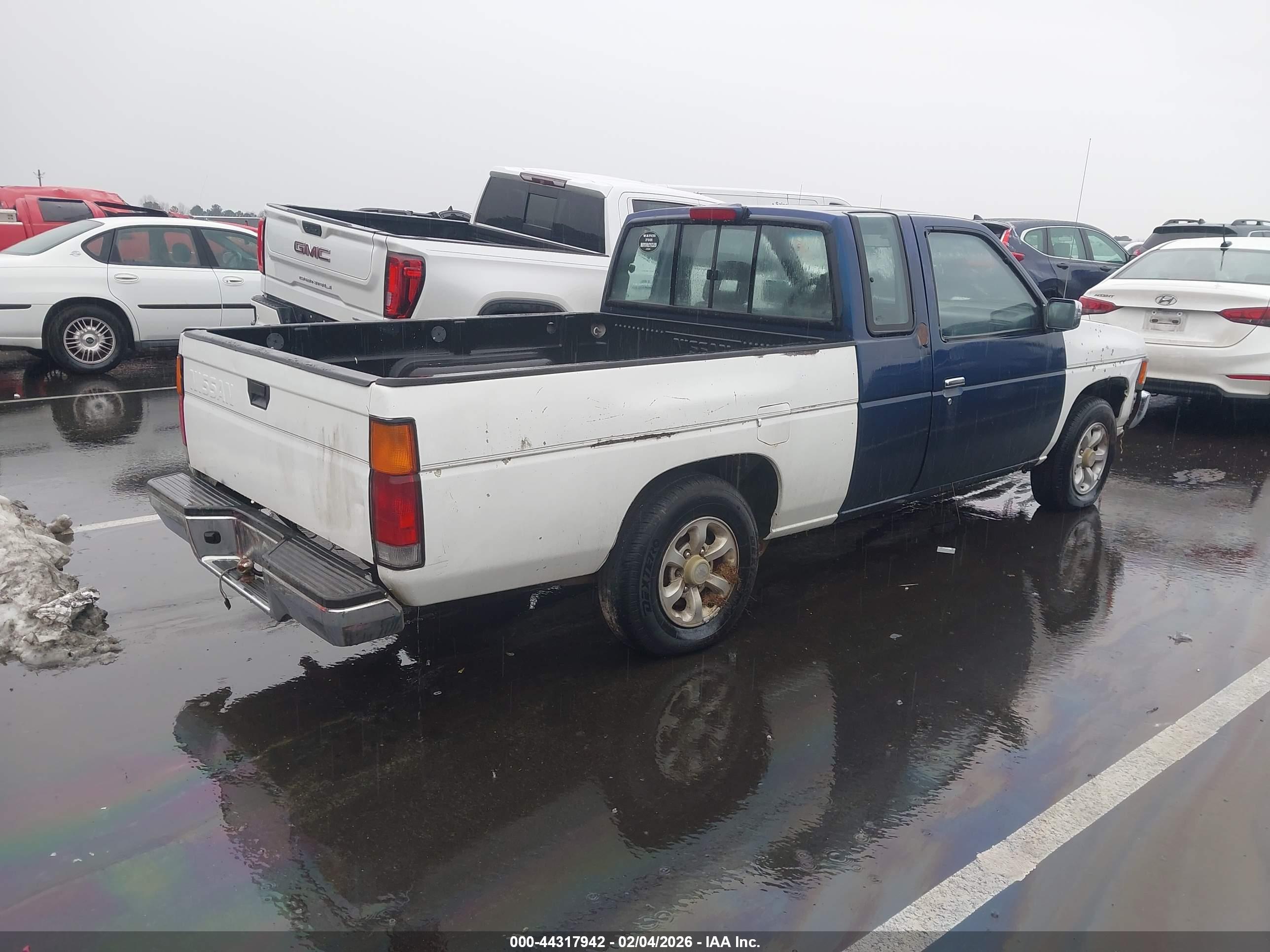 NISSAN TRUCK image 4