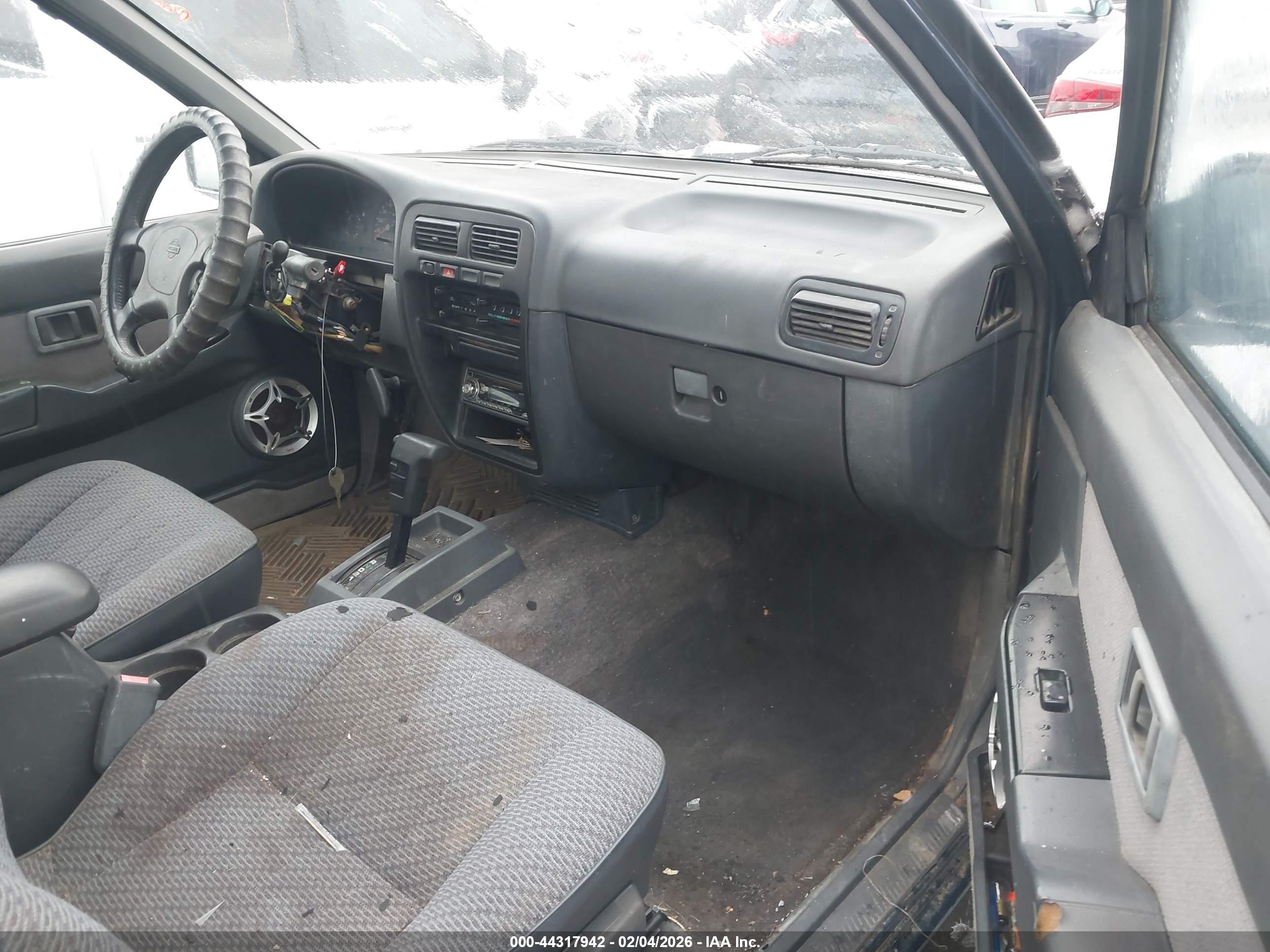 NISSAN TRUCK image 5