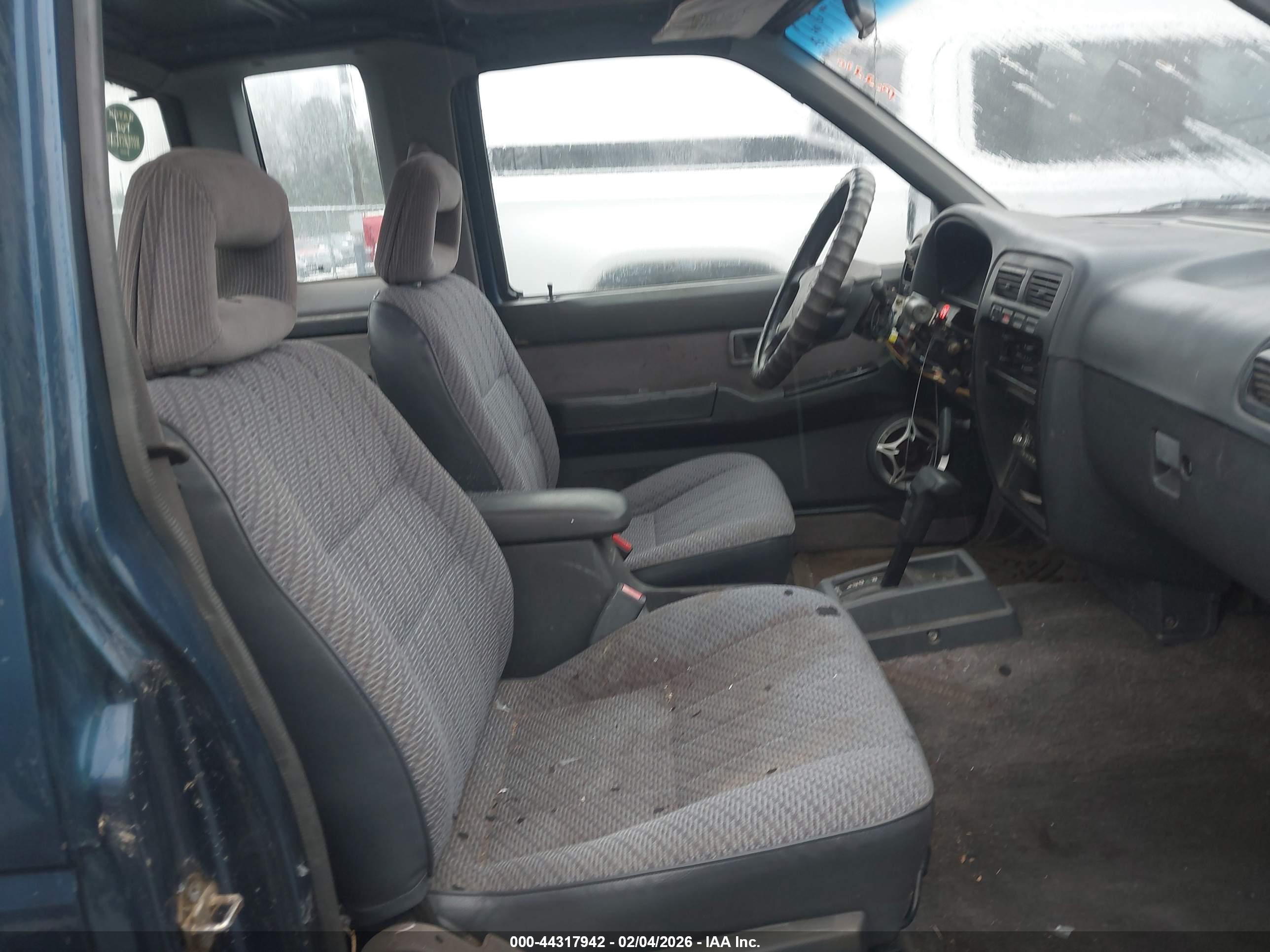NISSAN TRUCK image 8
