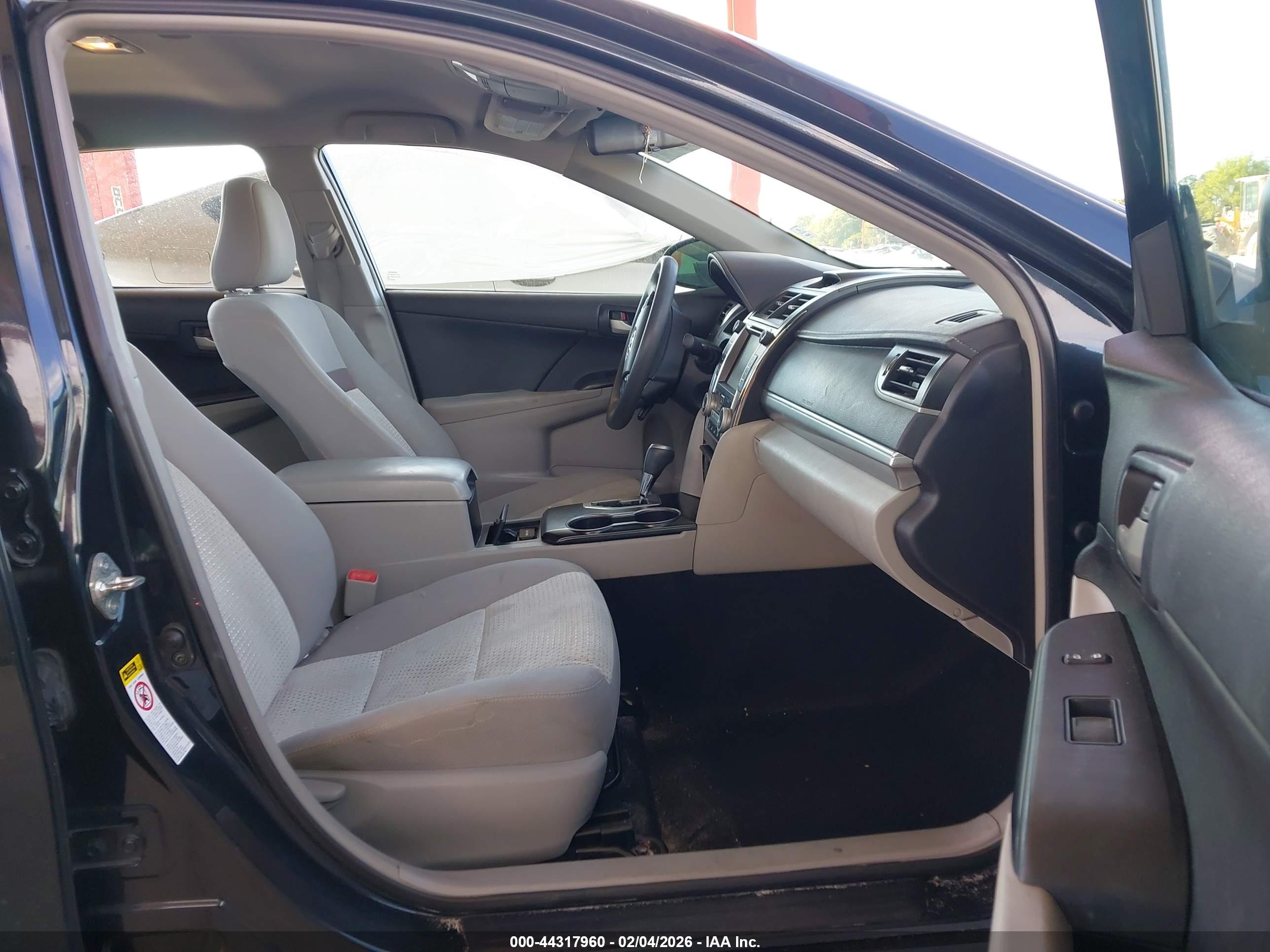 TOYOTA CAMRY image 5