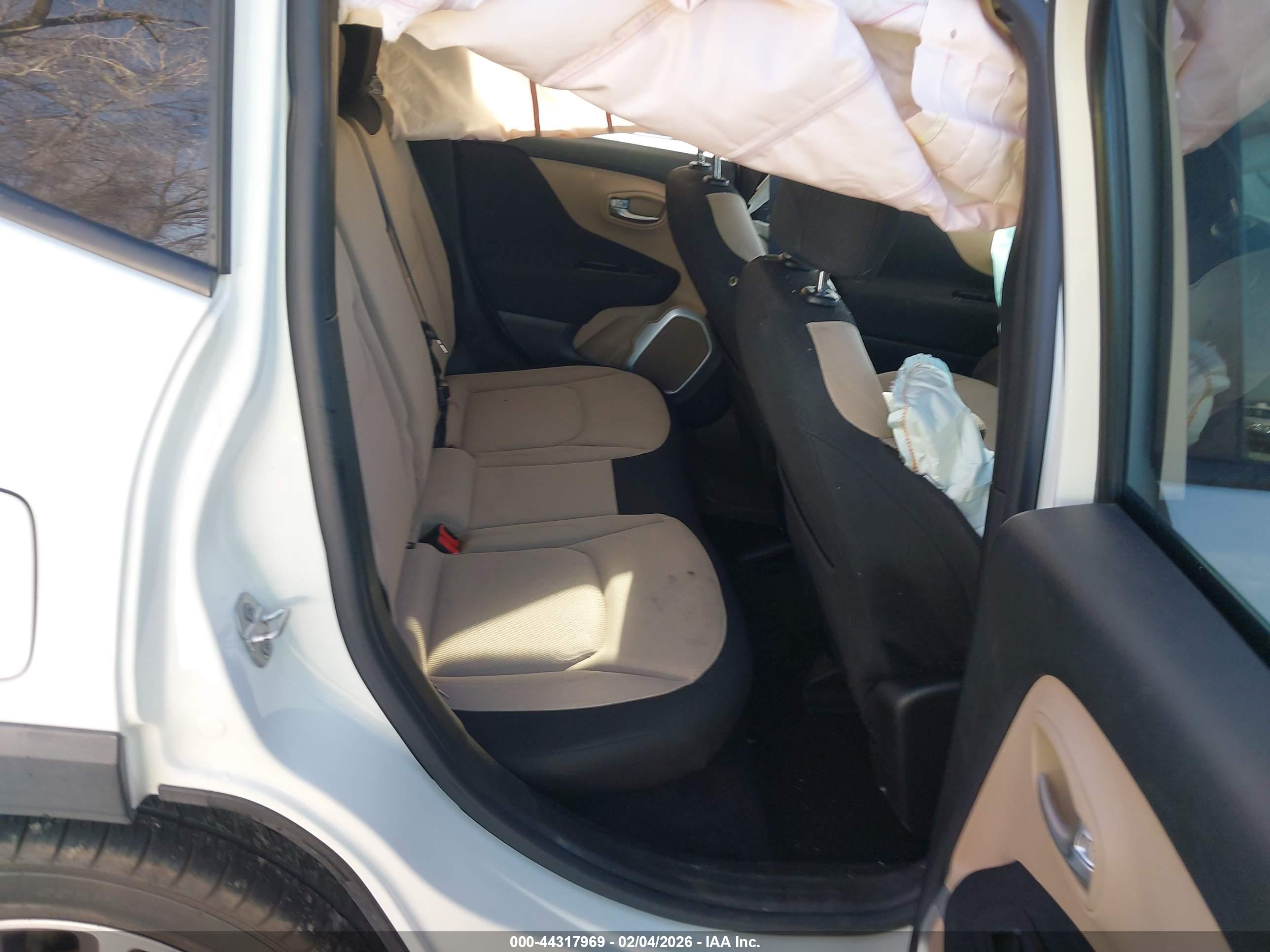JEEP RENEGADE image 8
