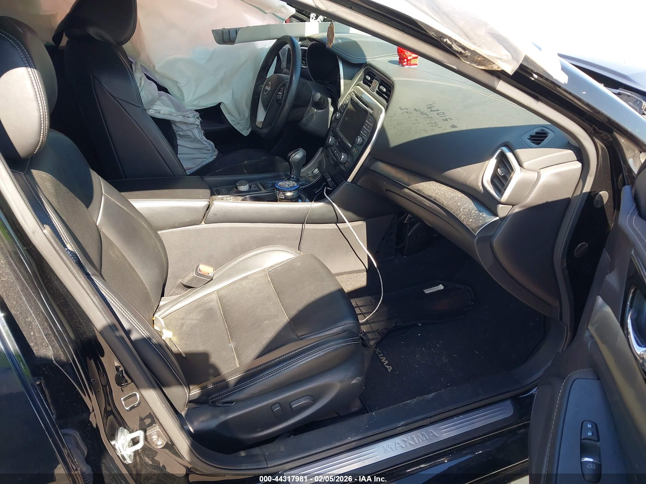 NISSAN MAXIMA image 5