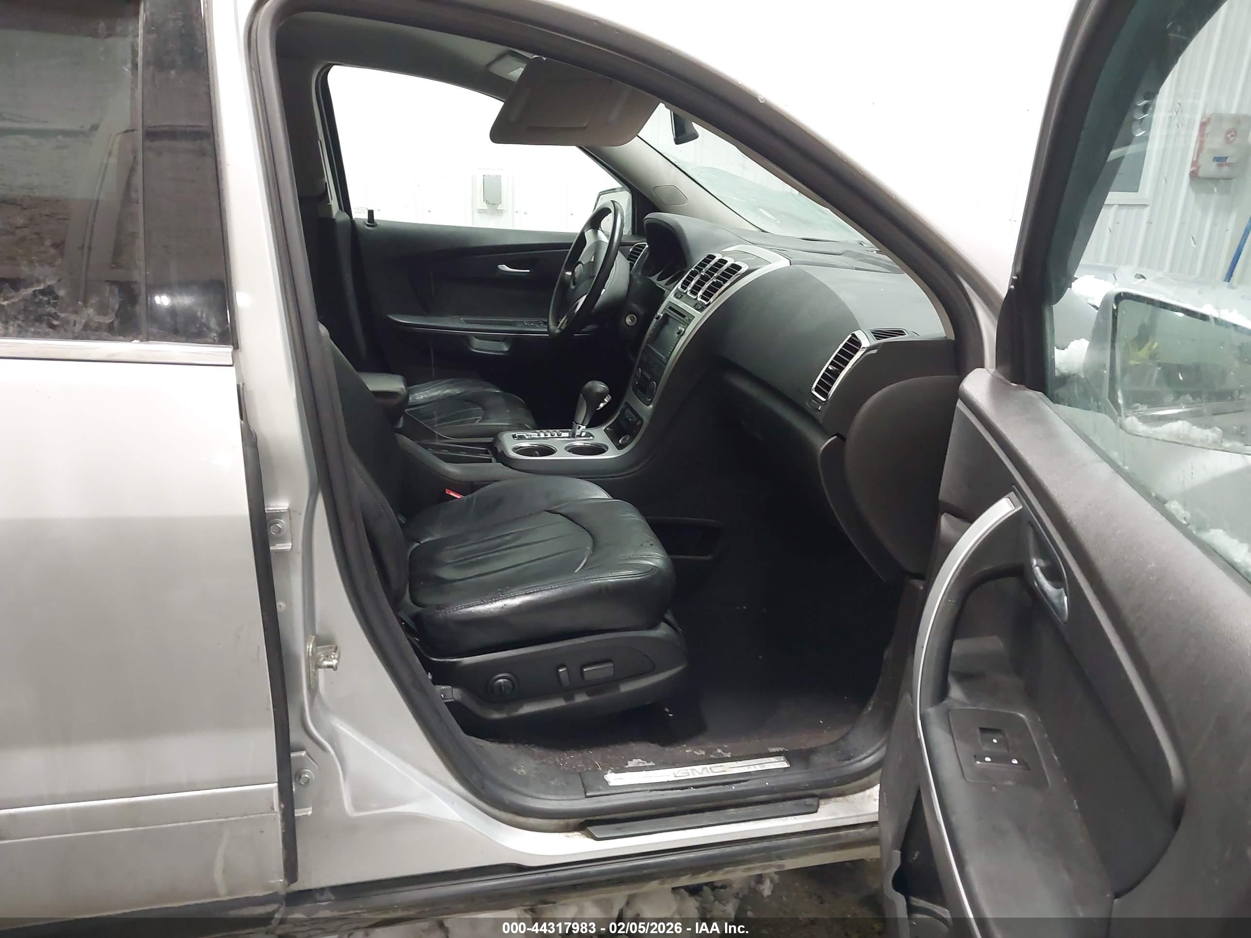 GMC ACADIA image 5