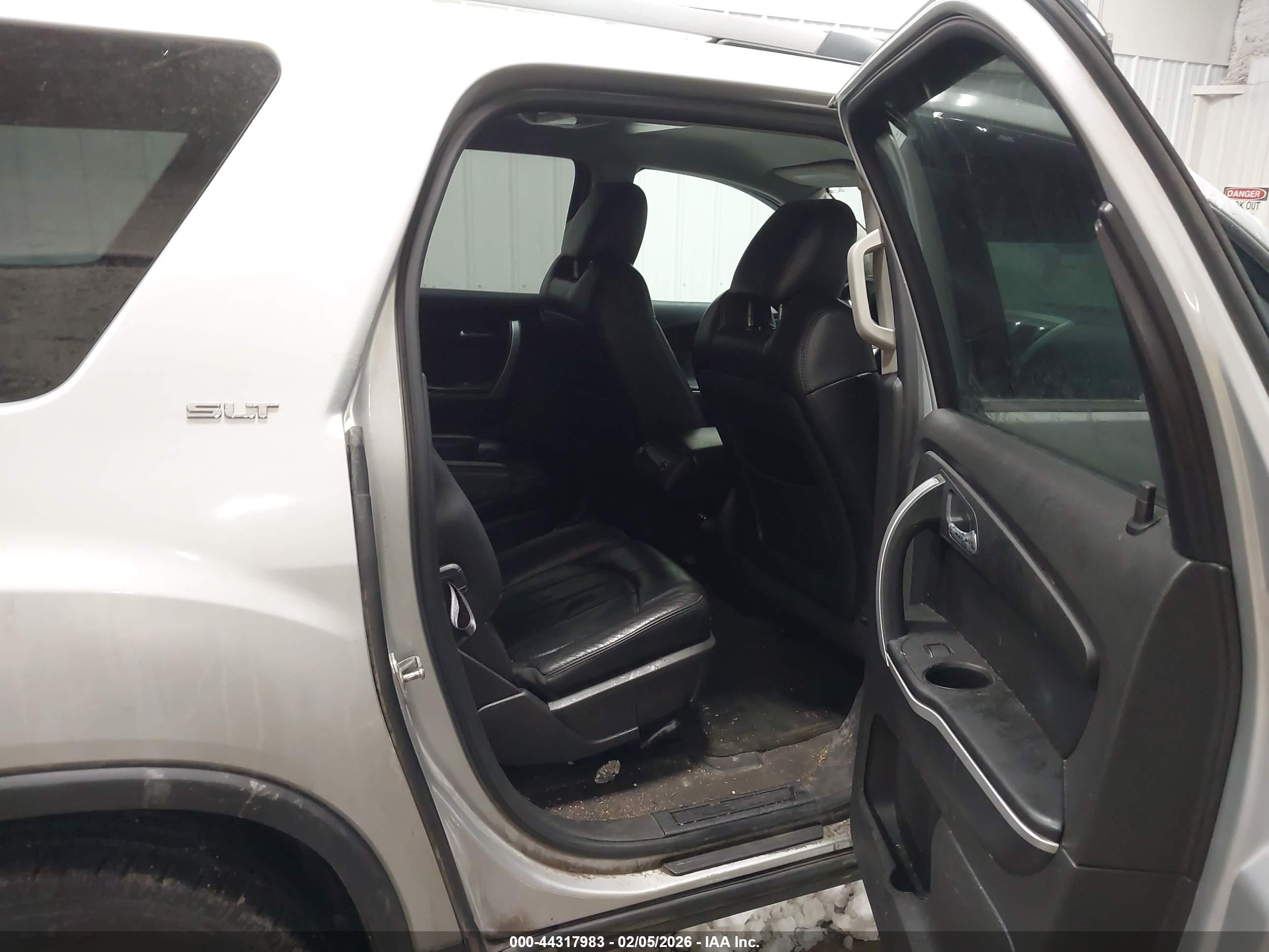 GMC ACADIA image 8