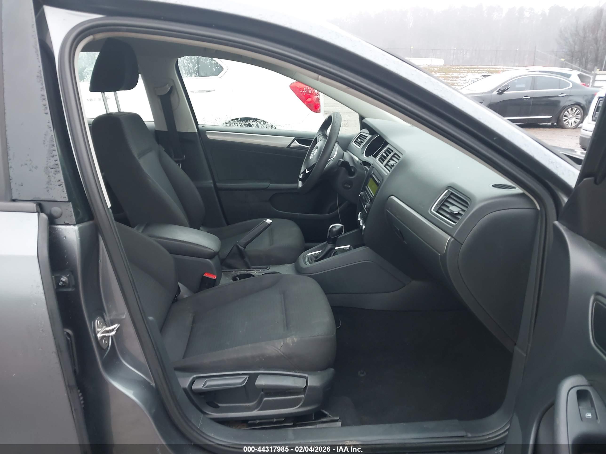 VOLKSWAGEN JETTA image 5