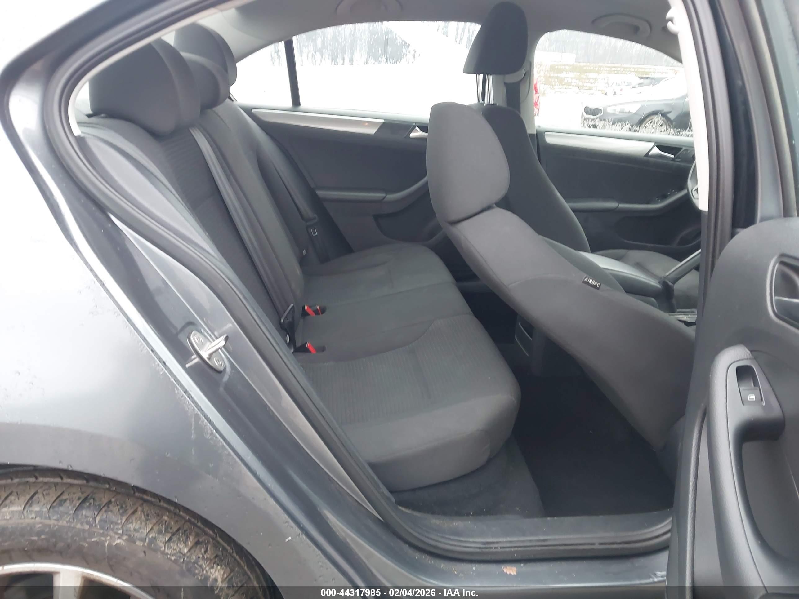 VOLKSWAGEN JETTA image 8