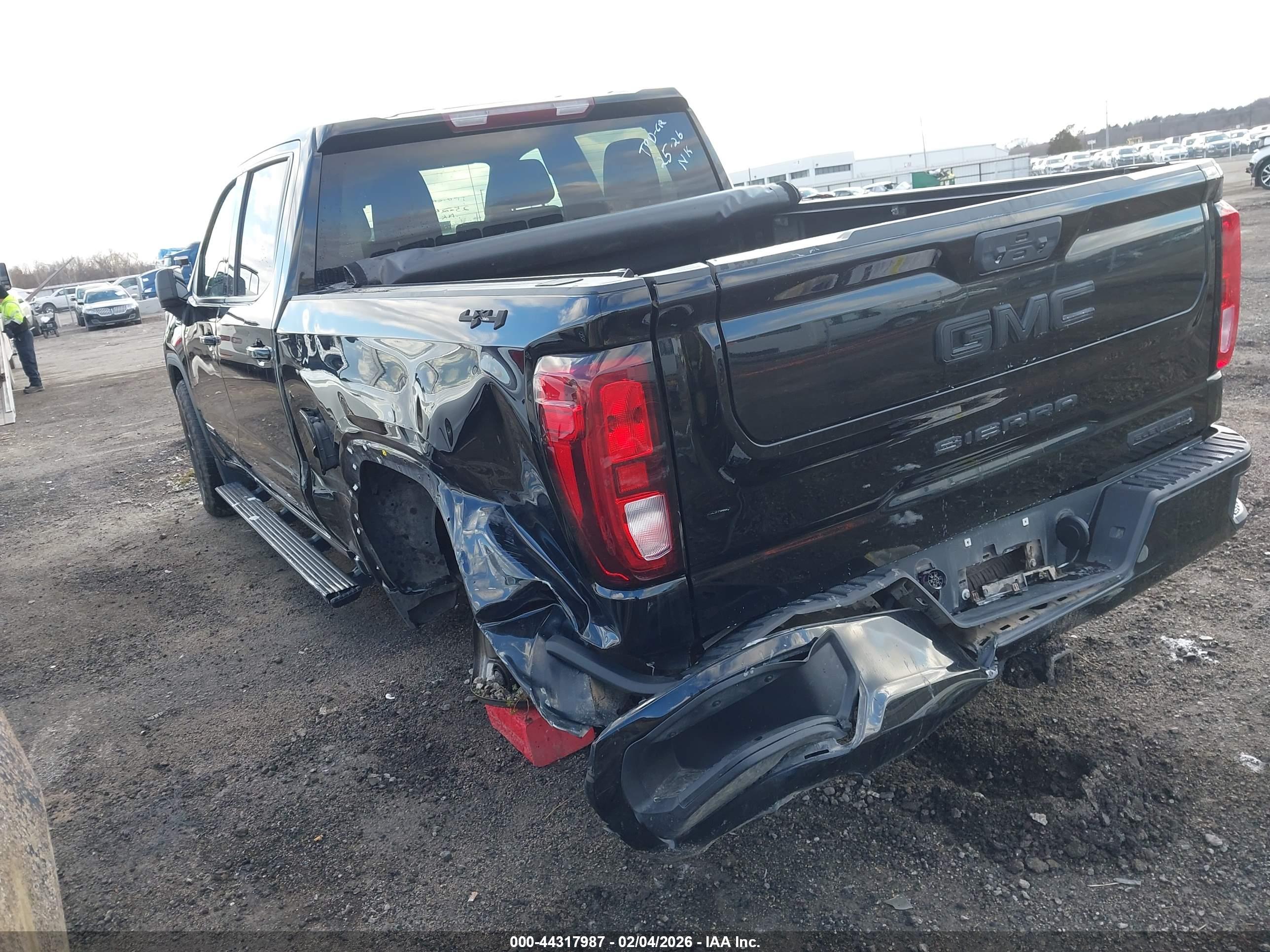 GMC SIERRA image 3