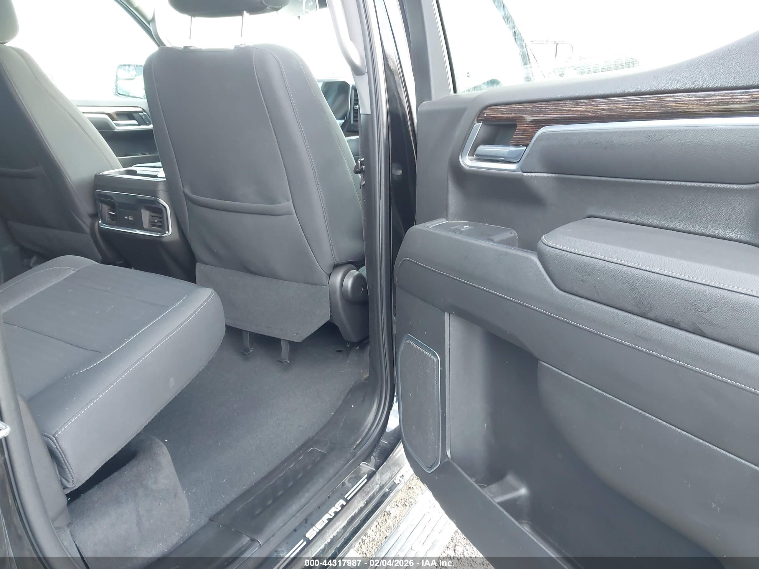 GMC SIERRA image 8