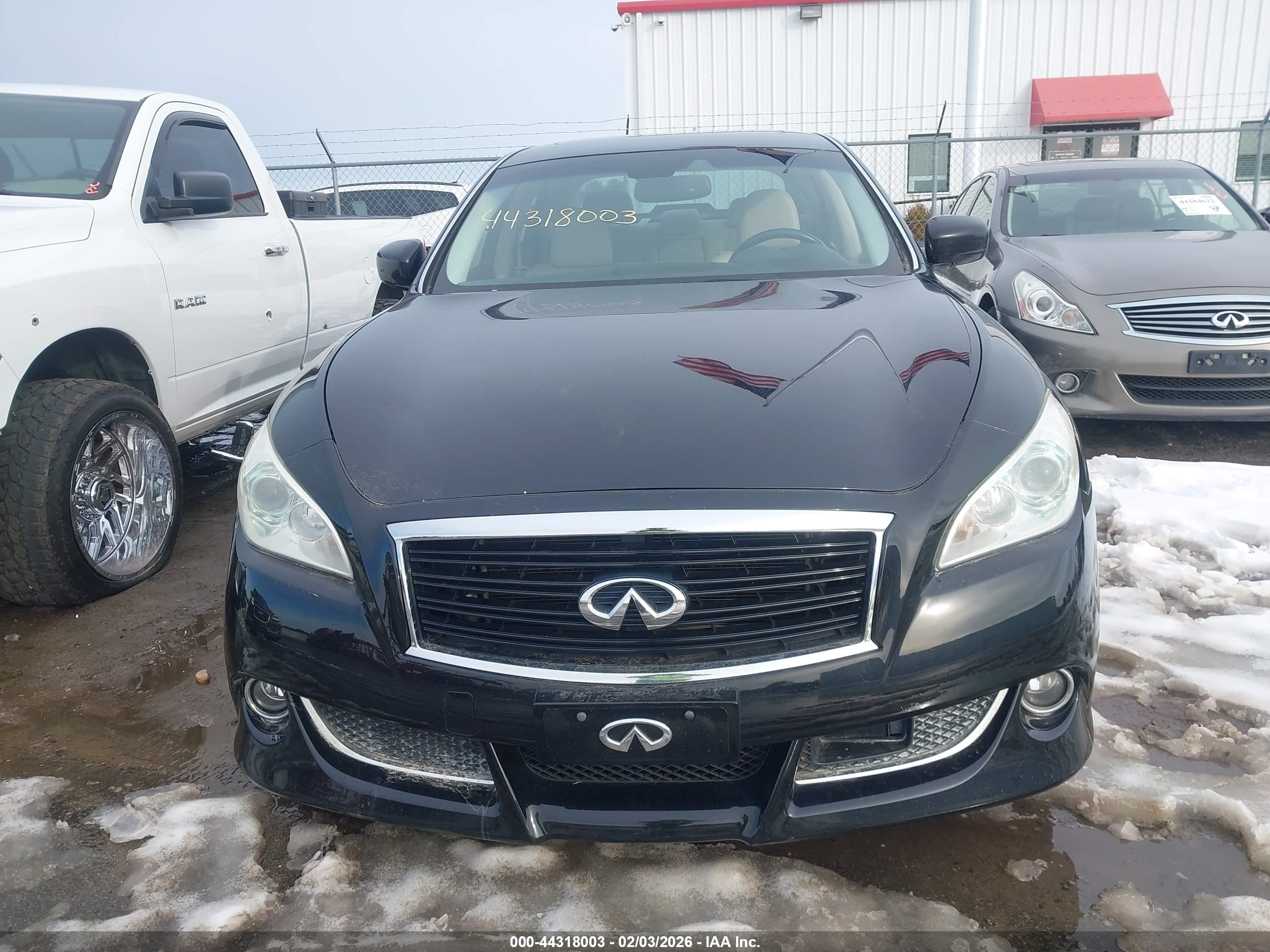 INFINITI M56X image 6