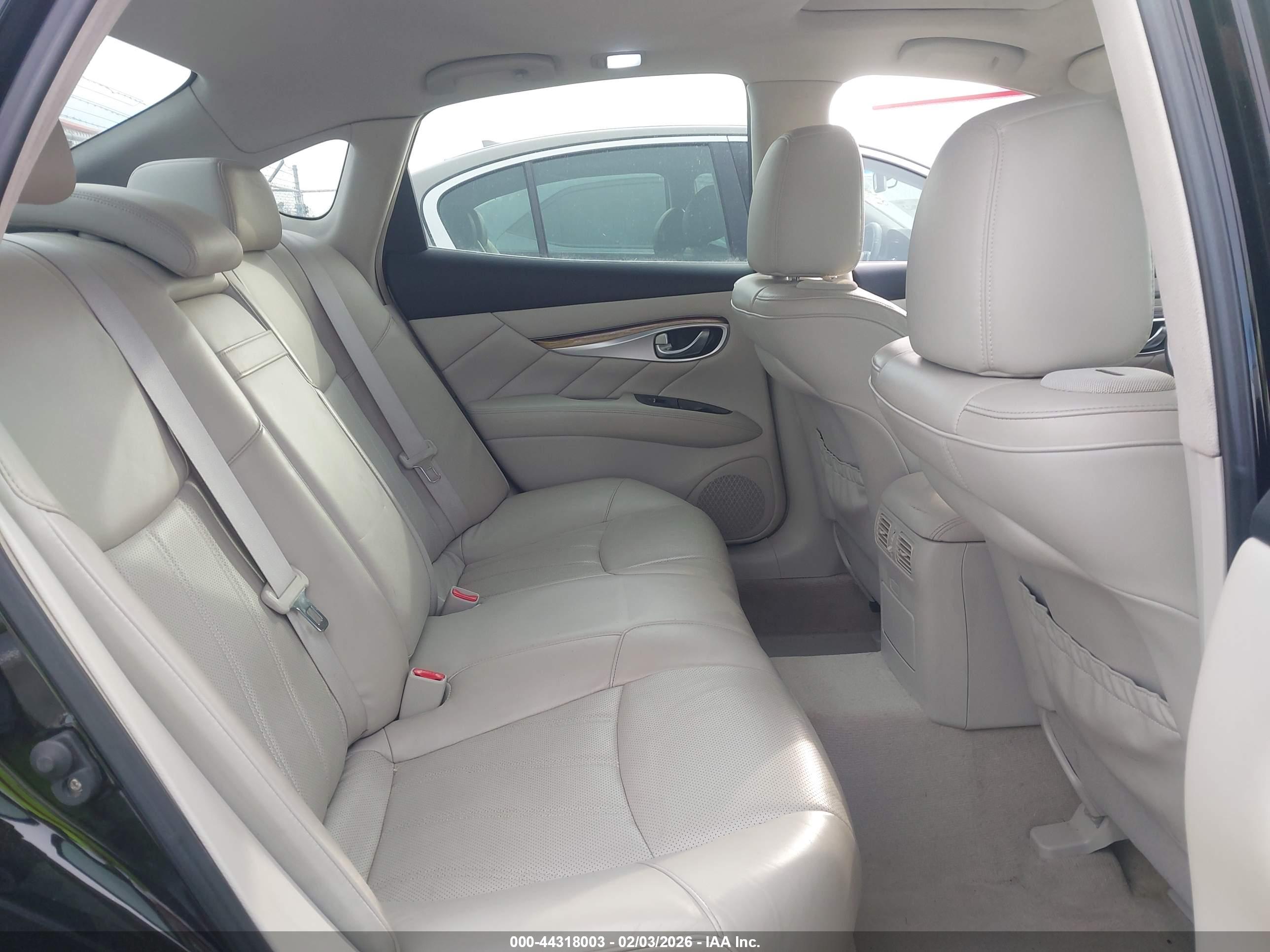 INFINITI M56X image 8