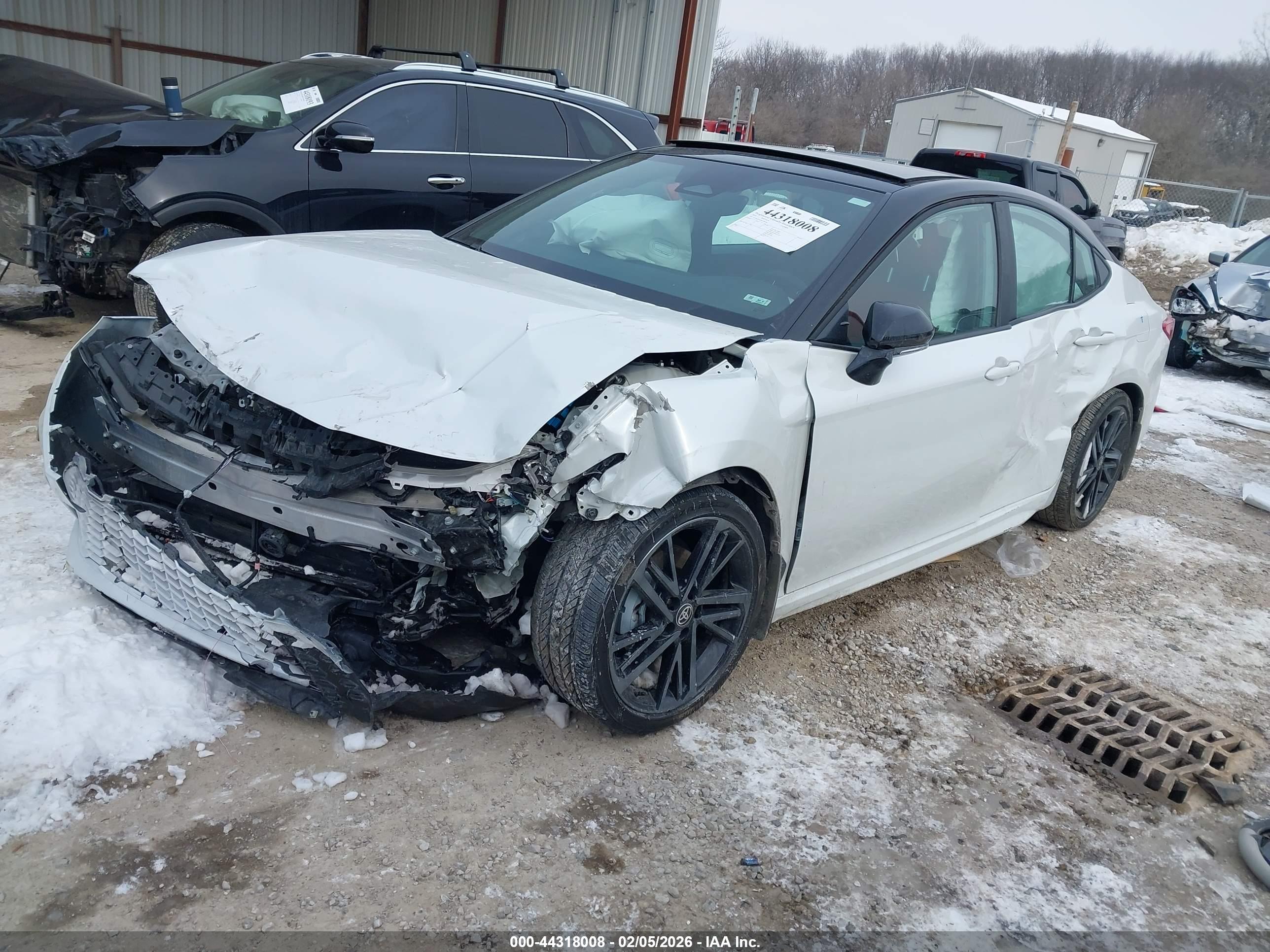 TOYOTA CAMRY image 2