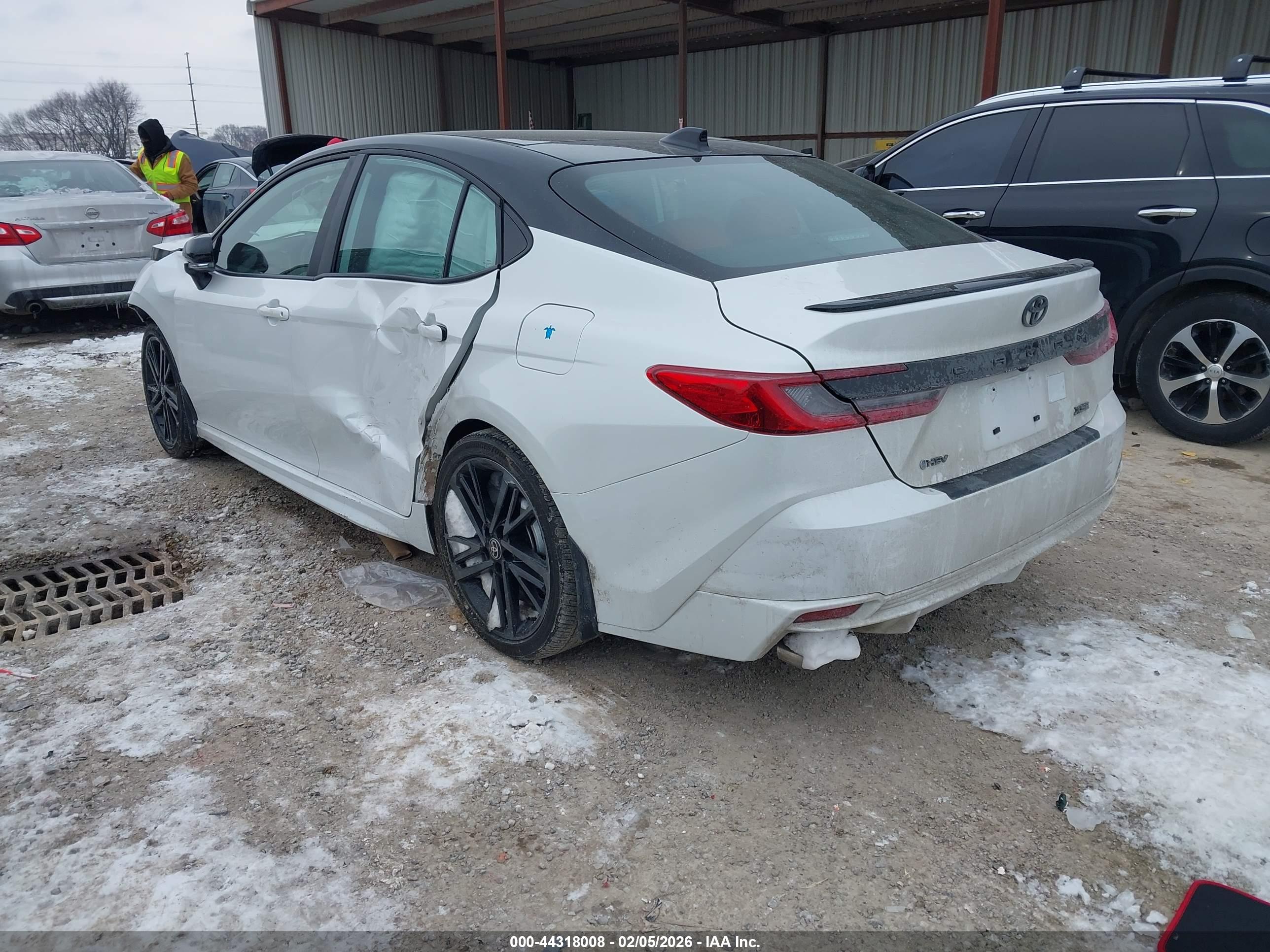 TOYOTA CAMRY image 3