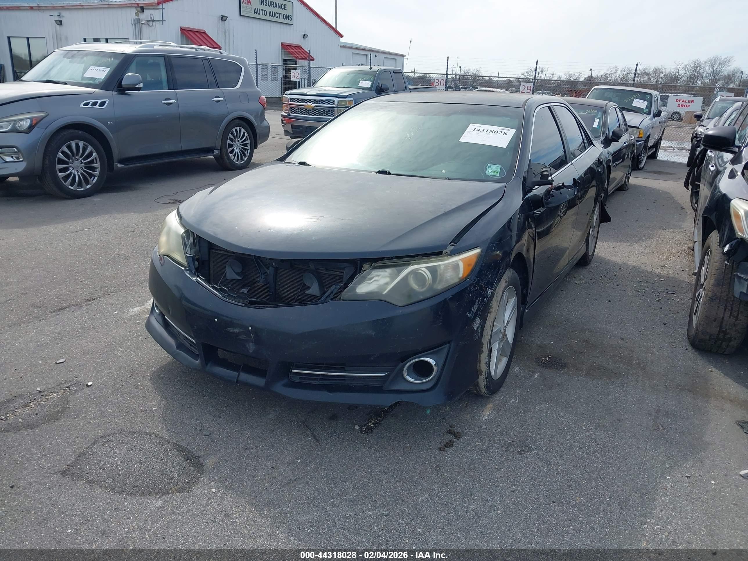 TOYOTA CAMRY image 2