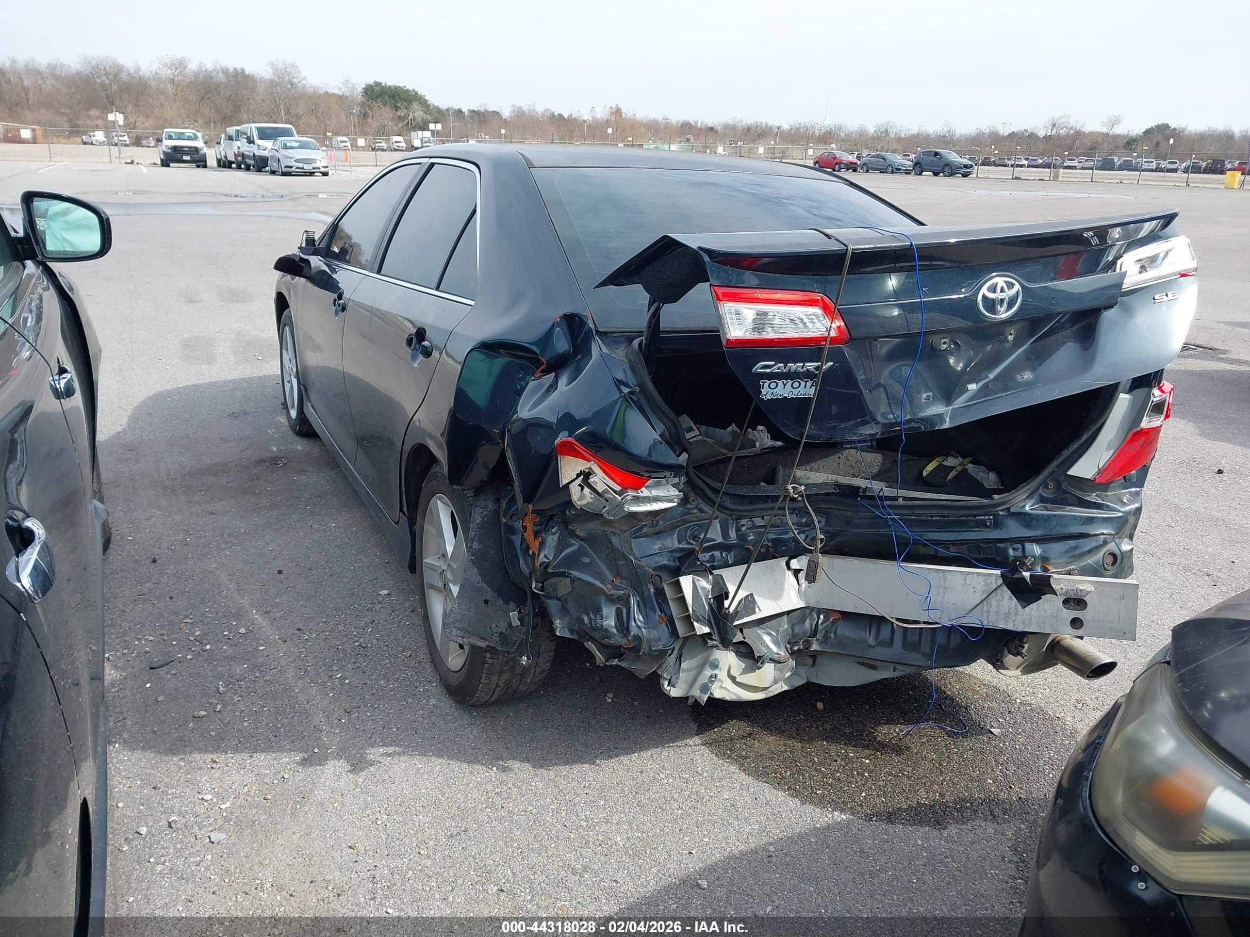 TOYOTA CAMRY image 3