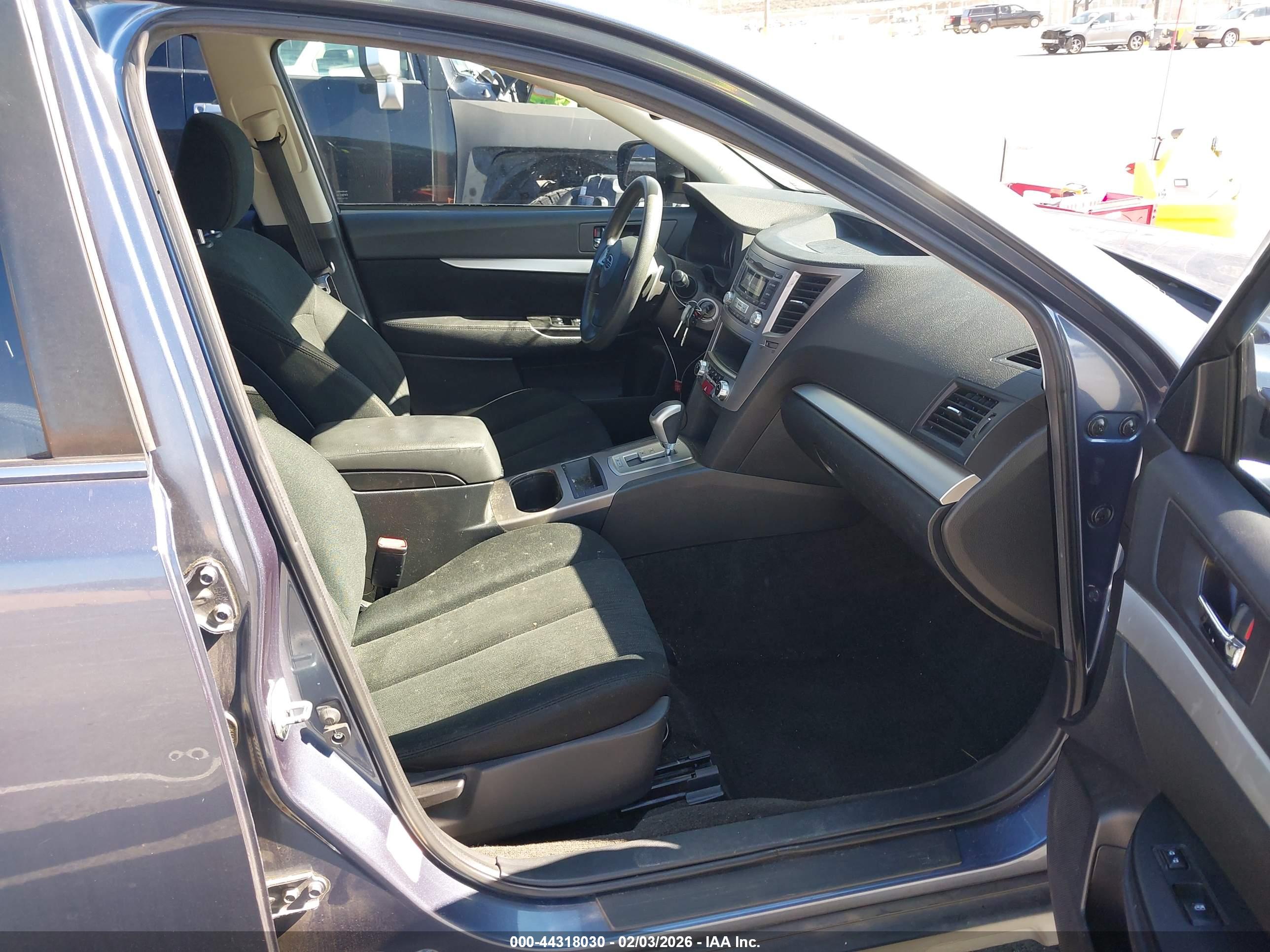 SUBARU OUTBACK image 5