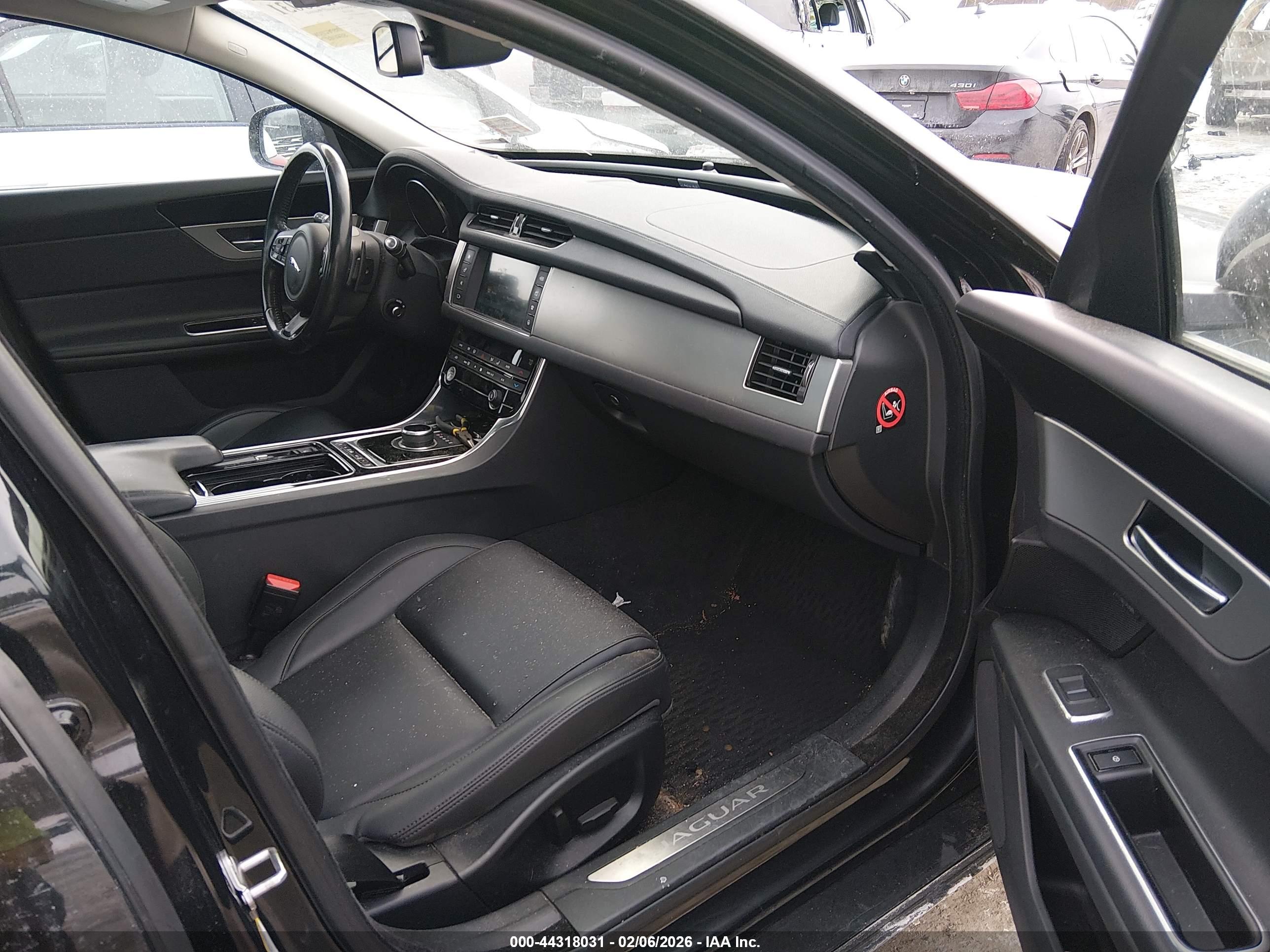 JAGUAR XF image 5