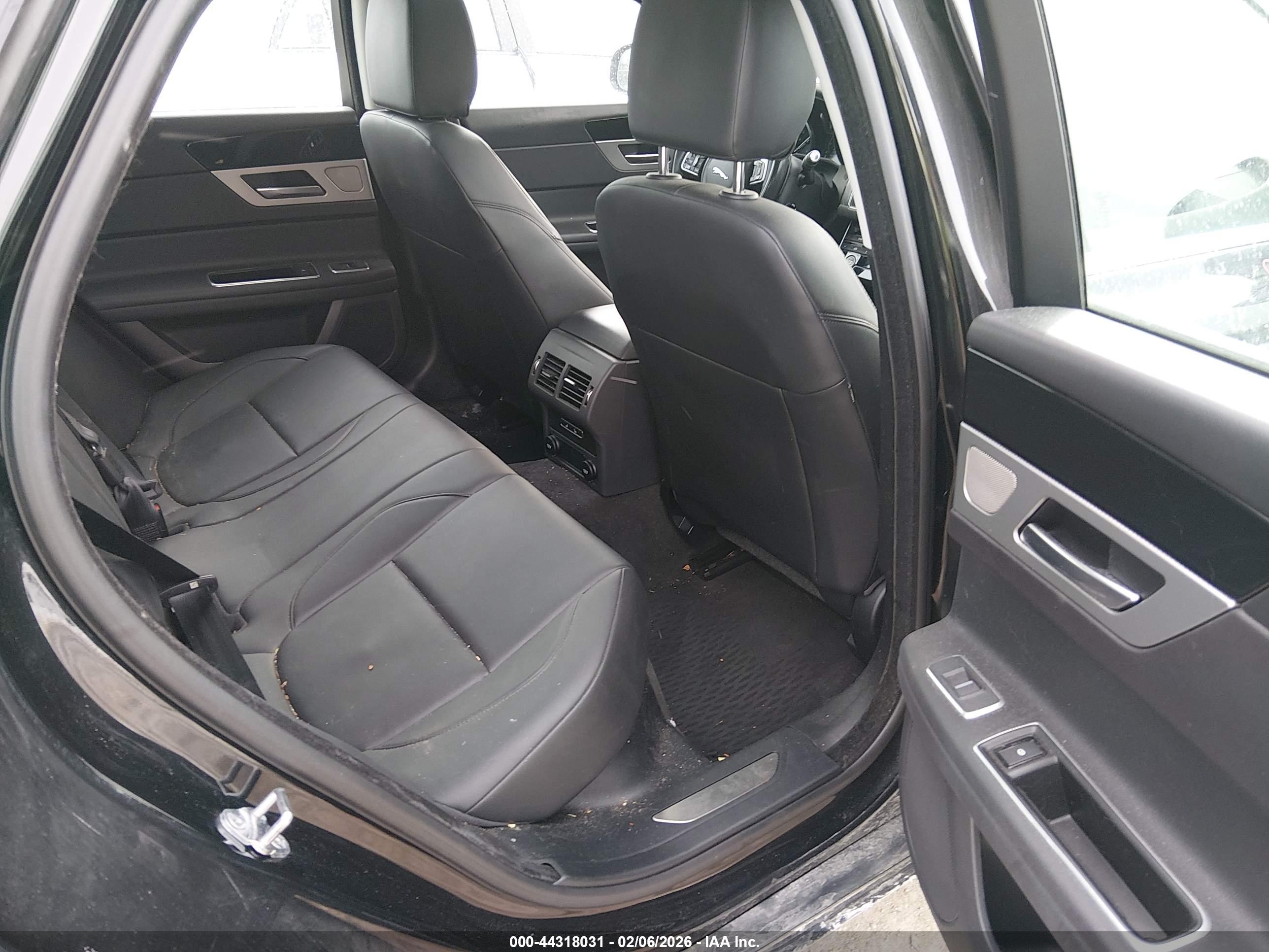 JAGUAR XF image 8