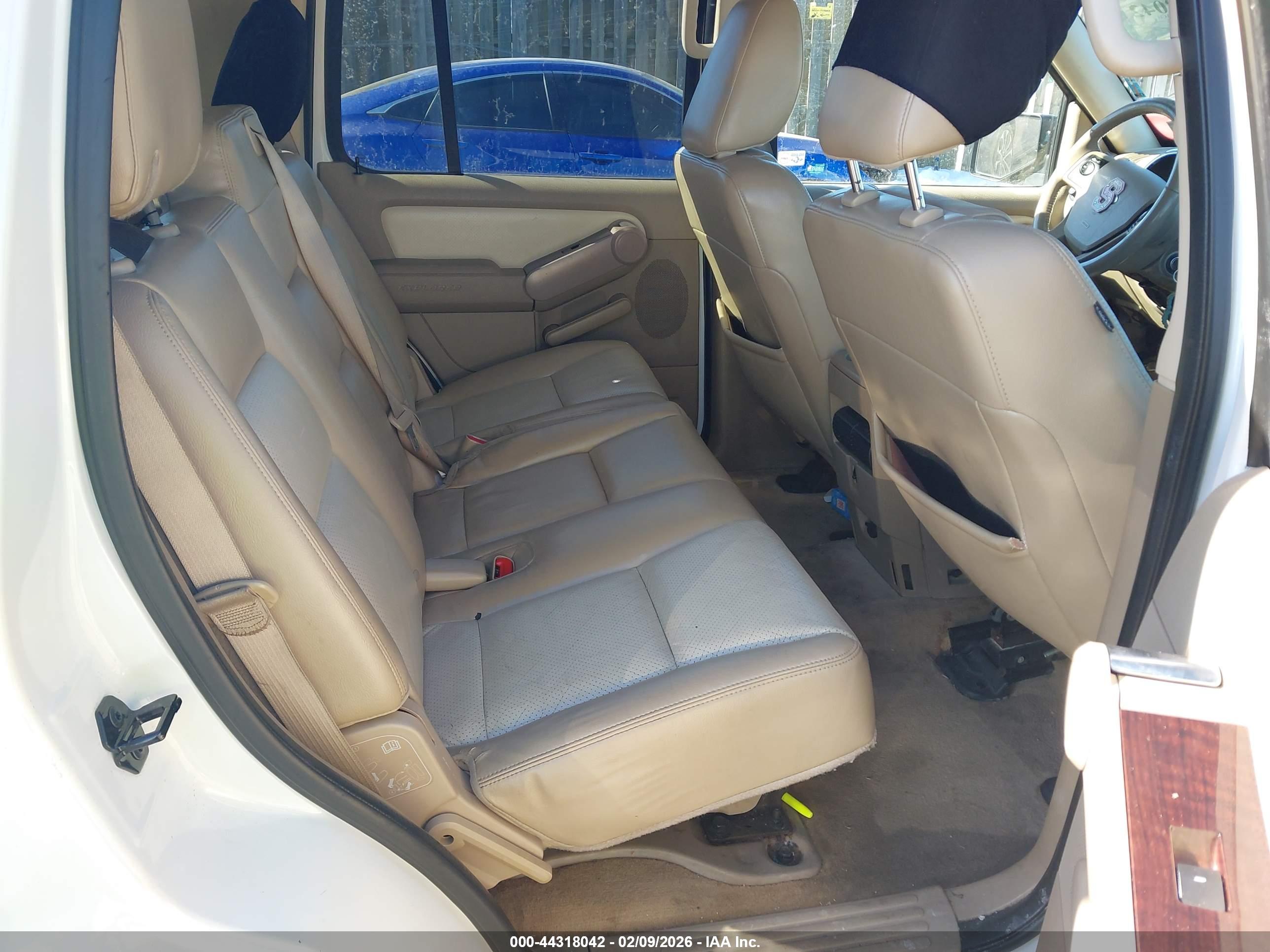 FORD EXPLORER image 8
