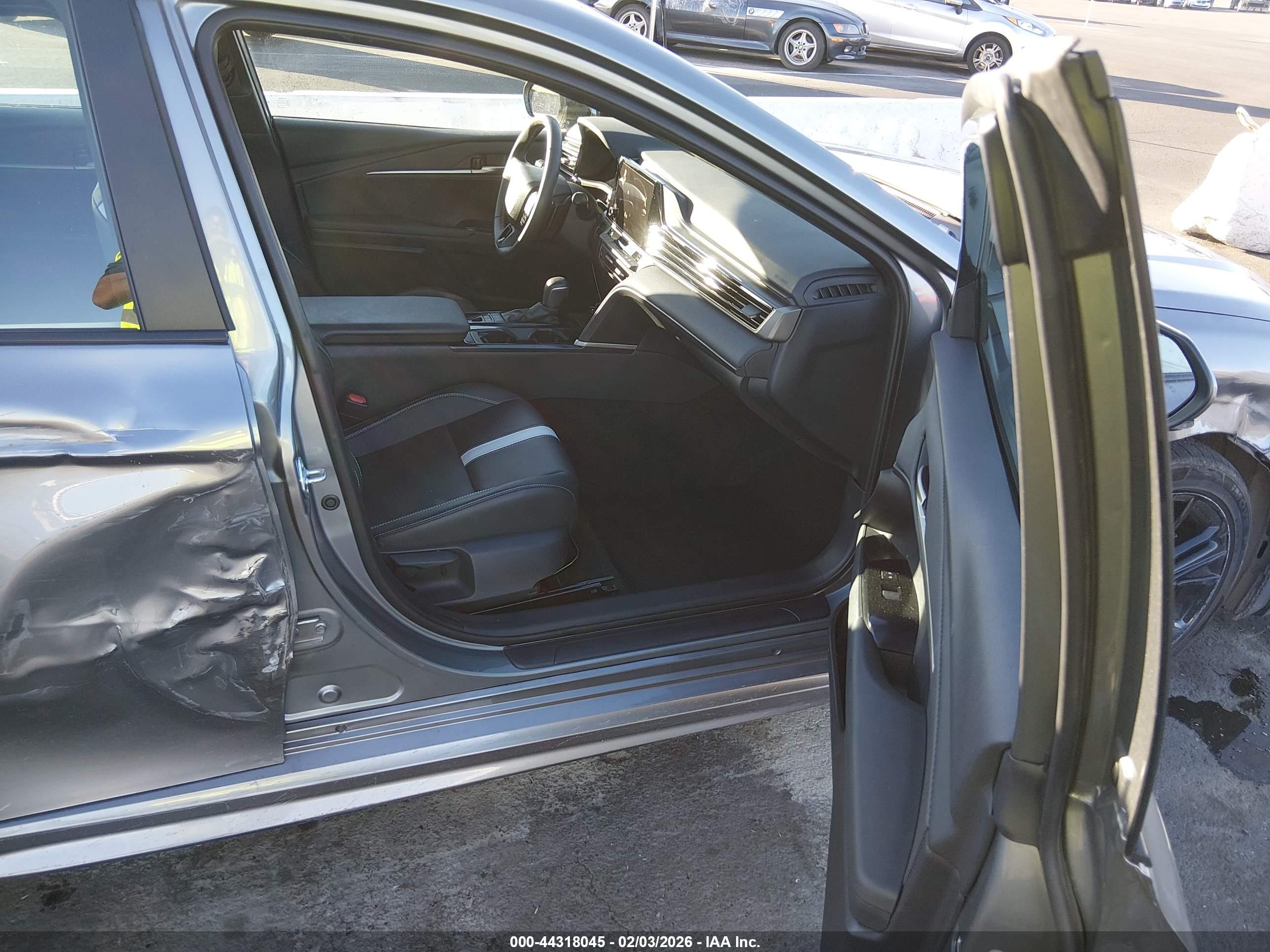 TOYOTA CAMRY image 5