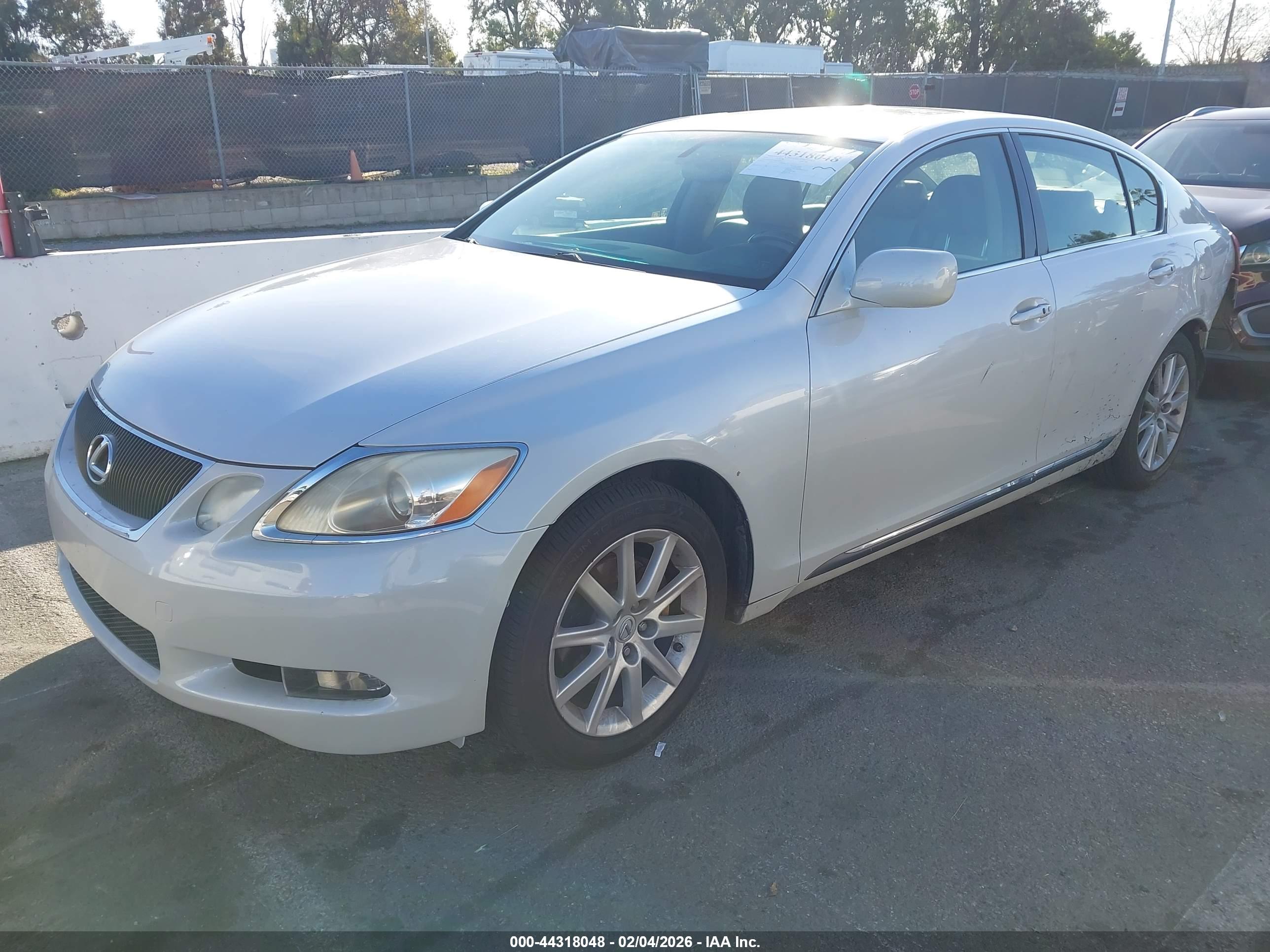 LEXUS GS image 2