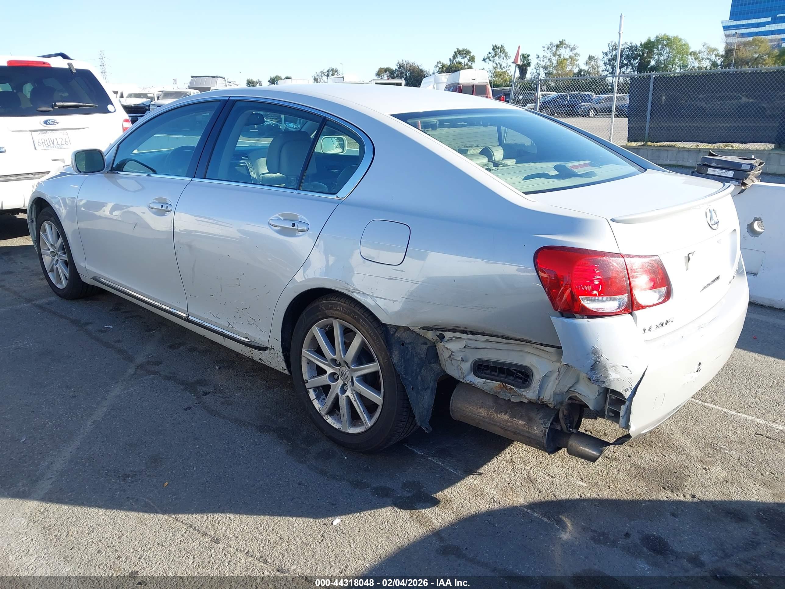 LEXUS GS image 3