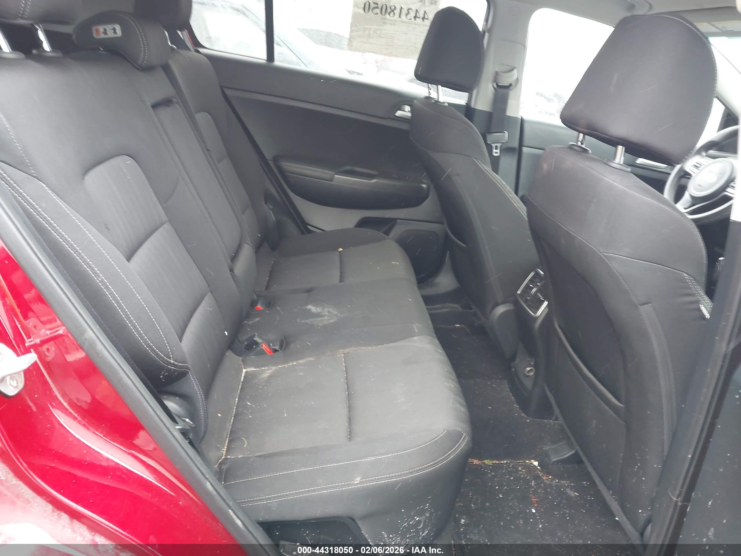 KIA SPORTAGE image 8