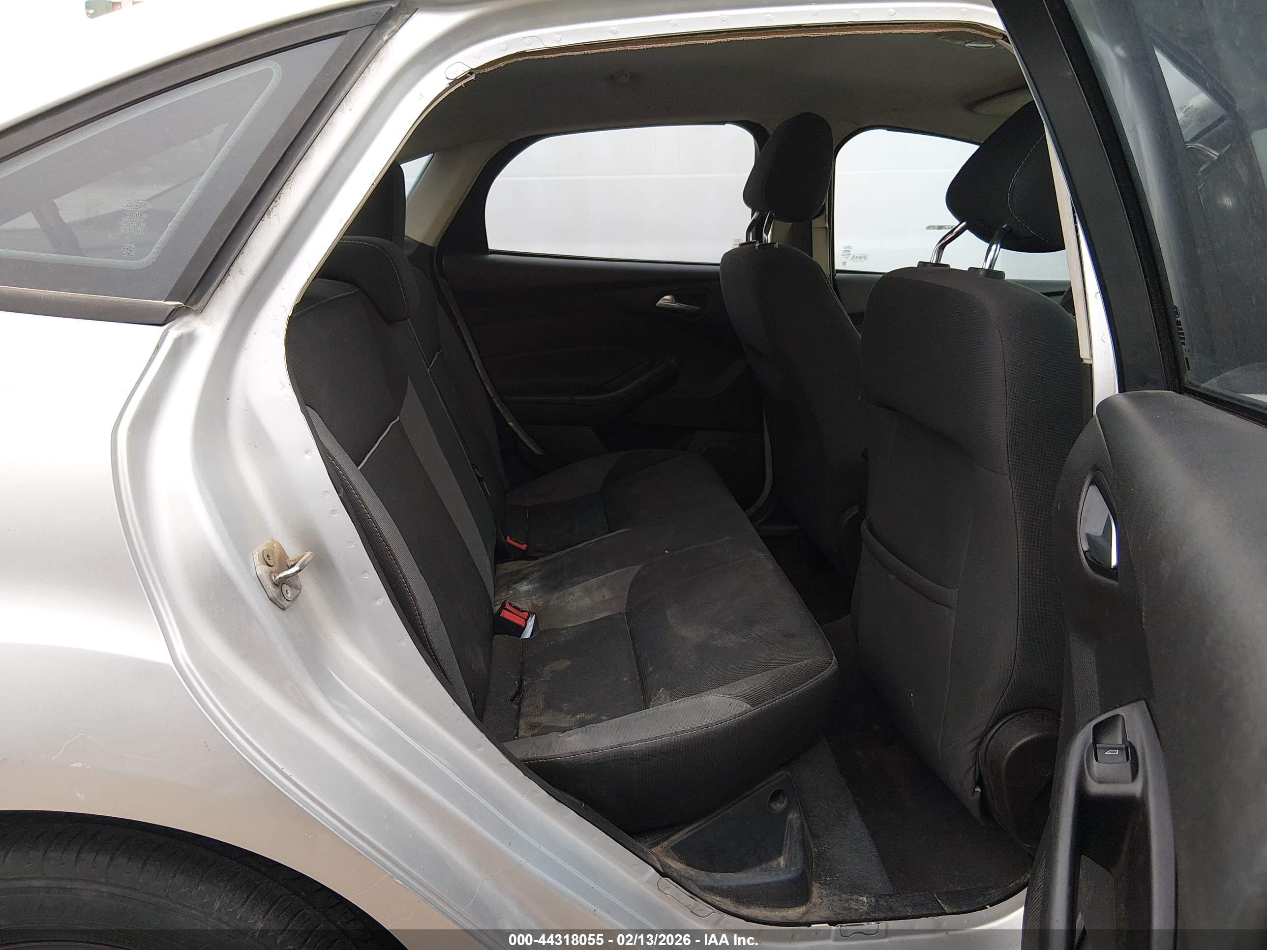 FORD FOCUS image 8
