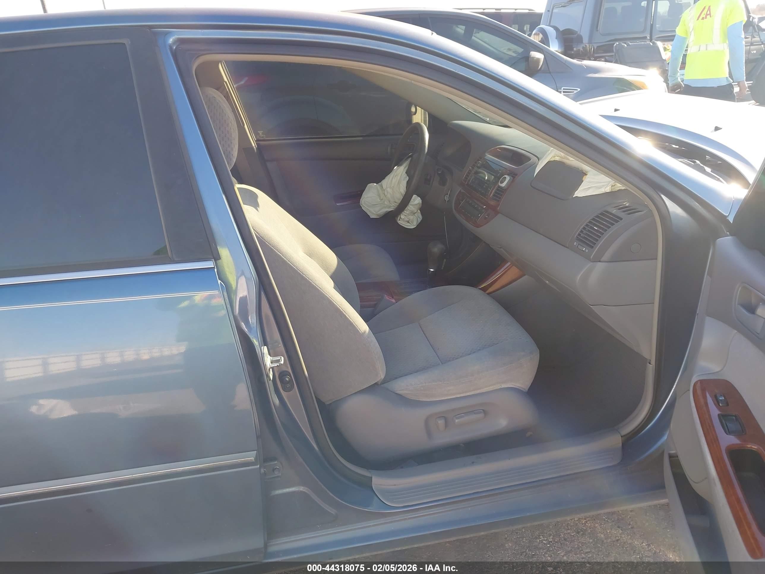 TOYOTA CAMRY image 5