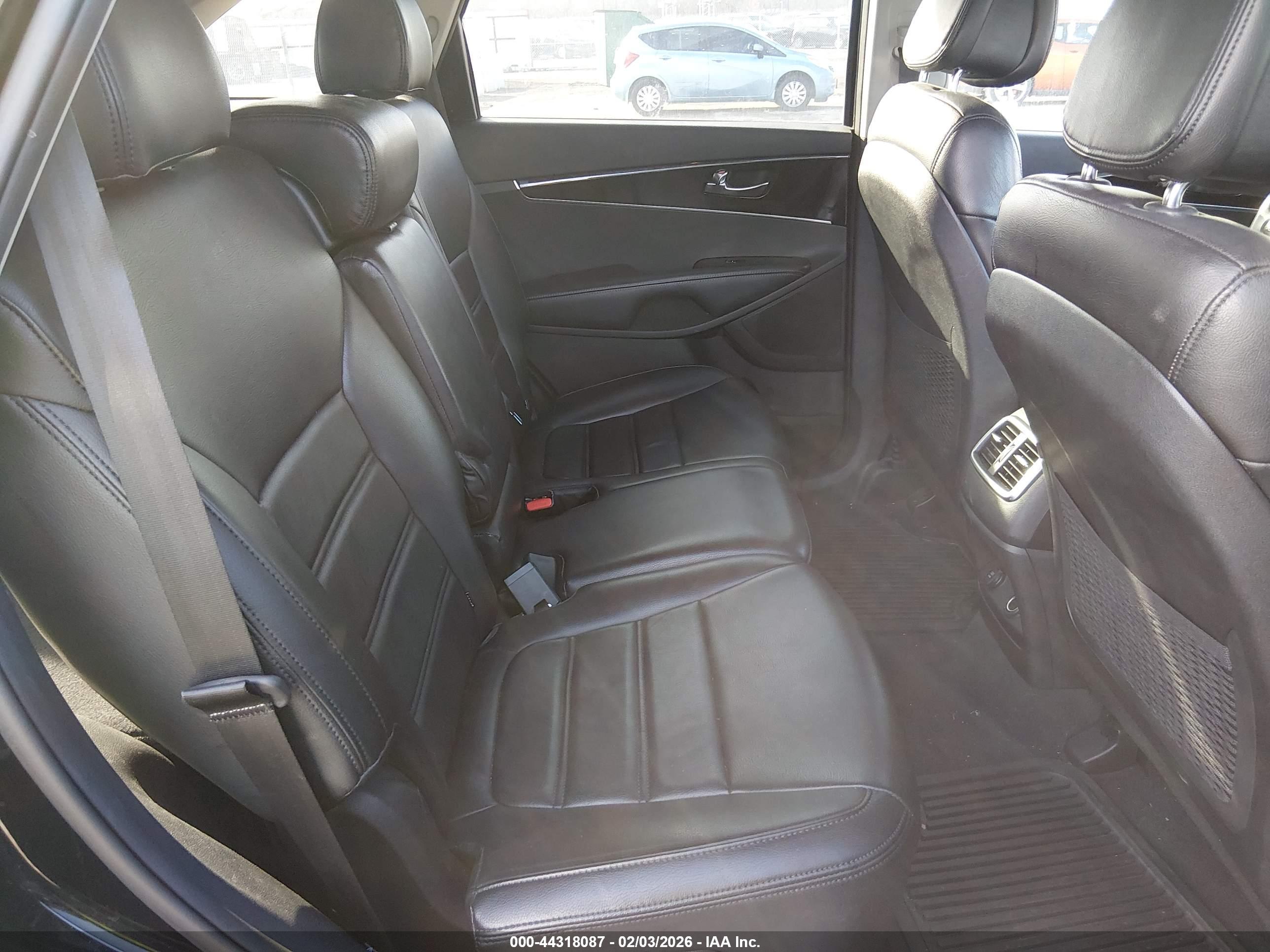 KIA SORENTO image 8