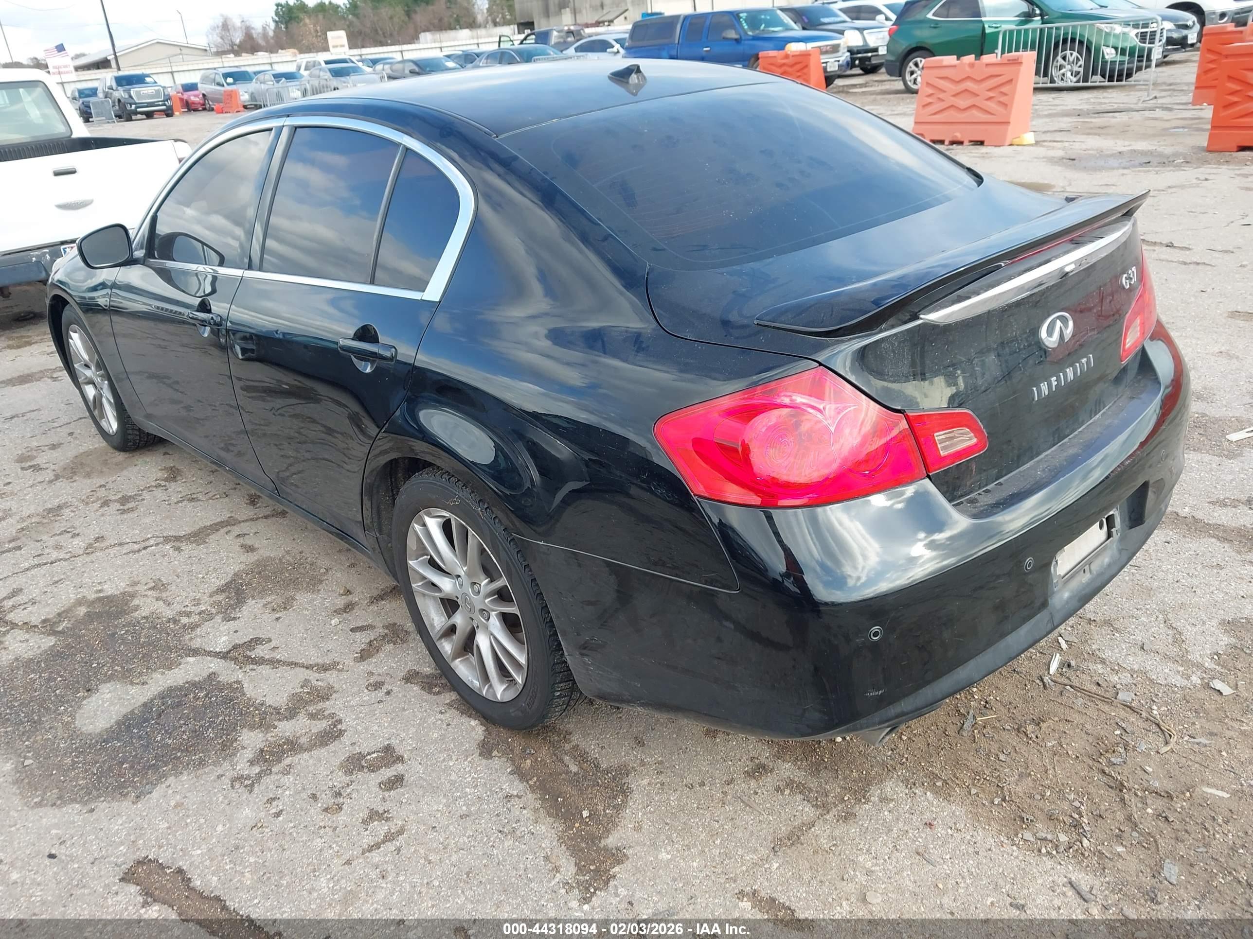 INFINITI G37 image 3