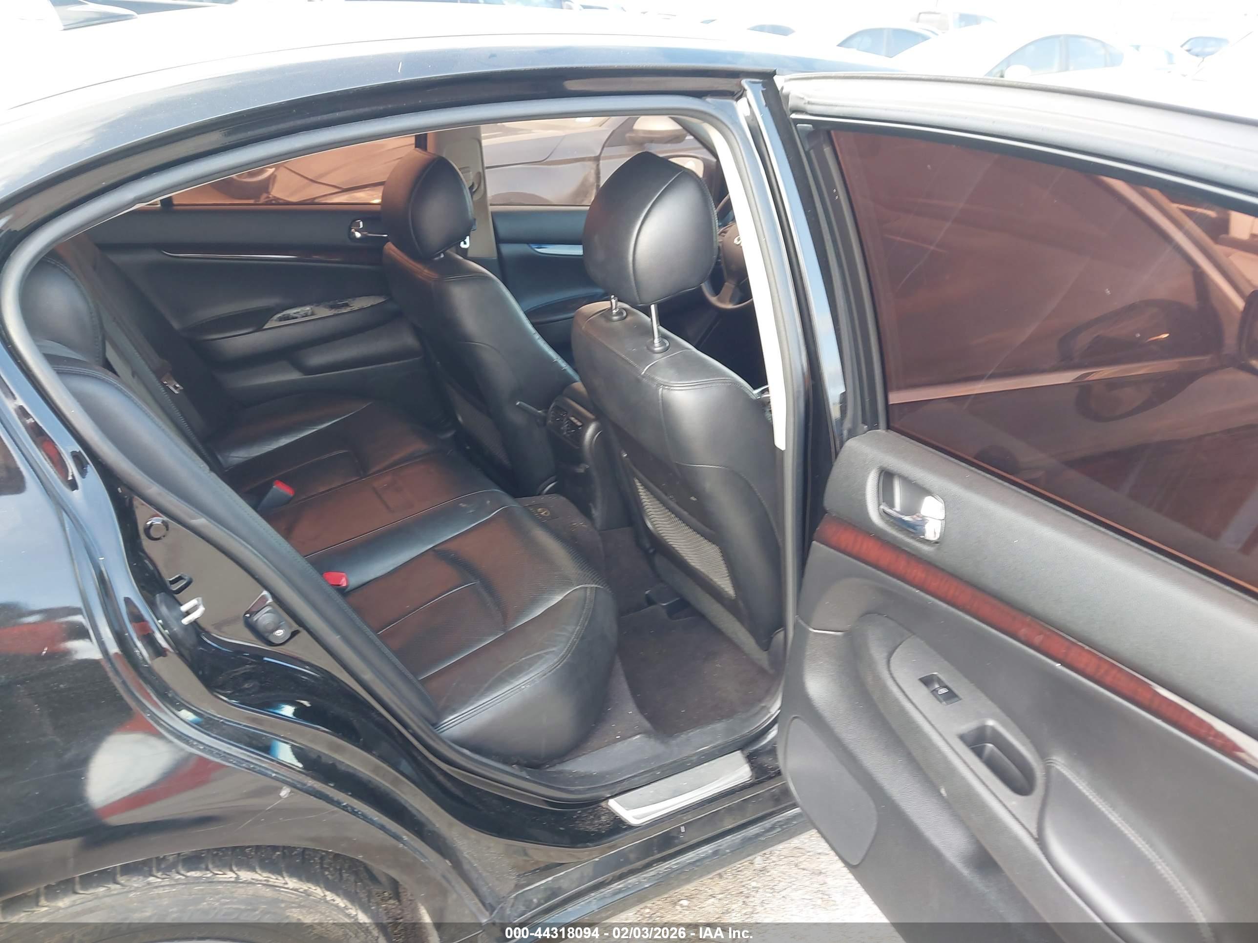 INFINITI G37 image 8