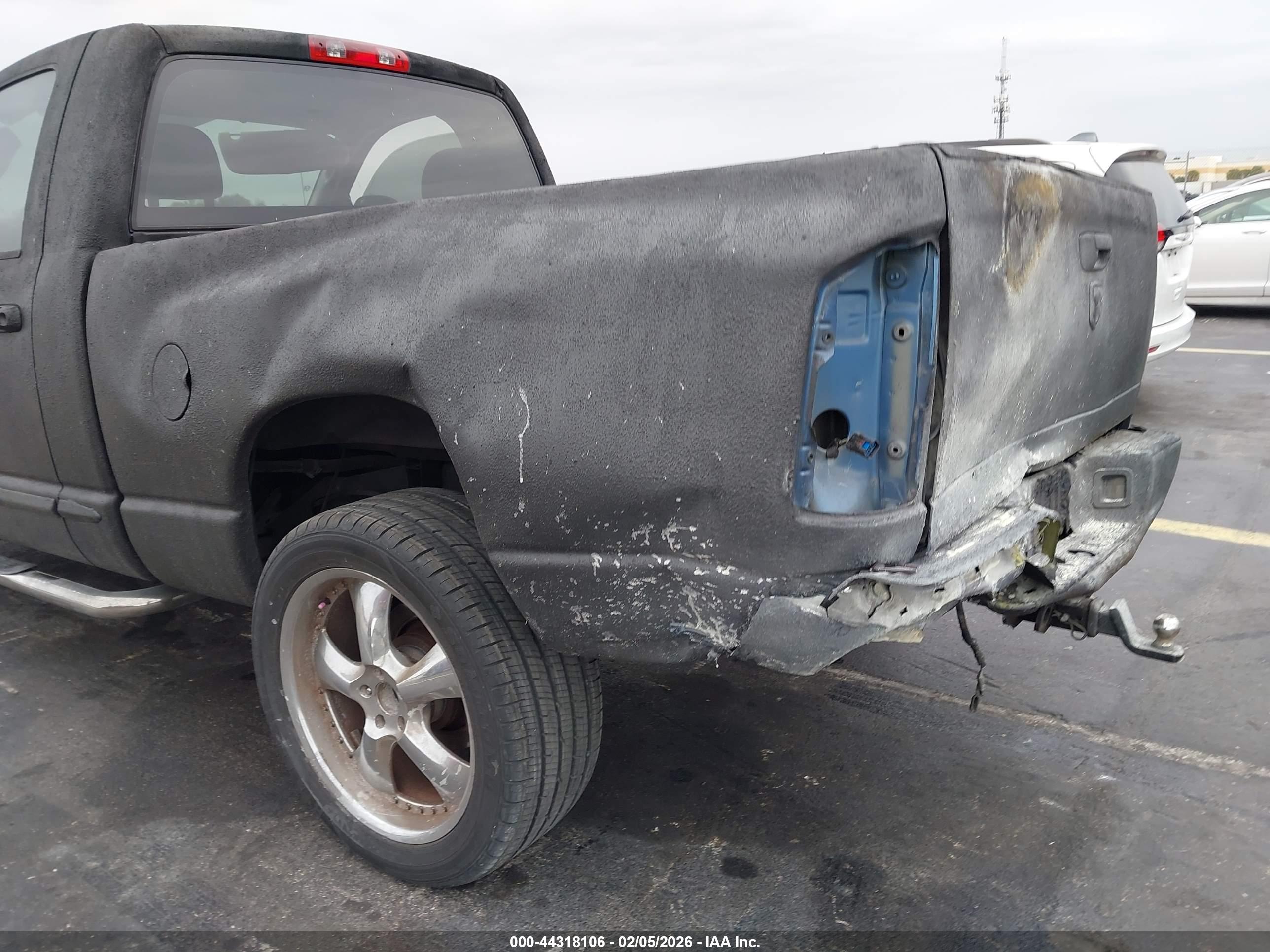 DODGE RAM image 6